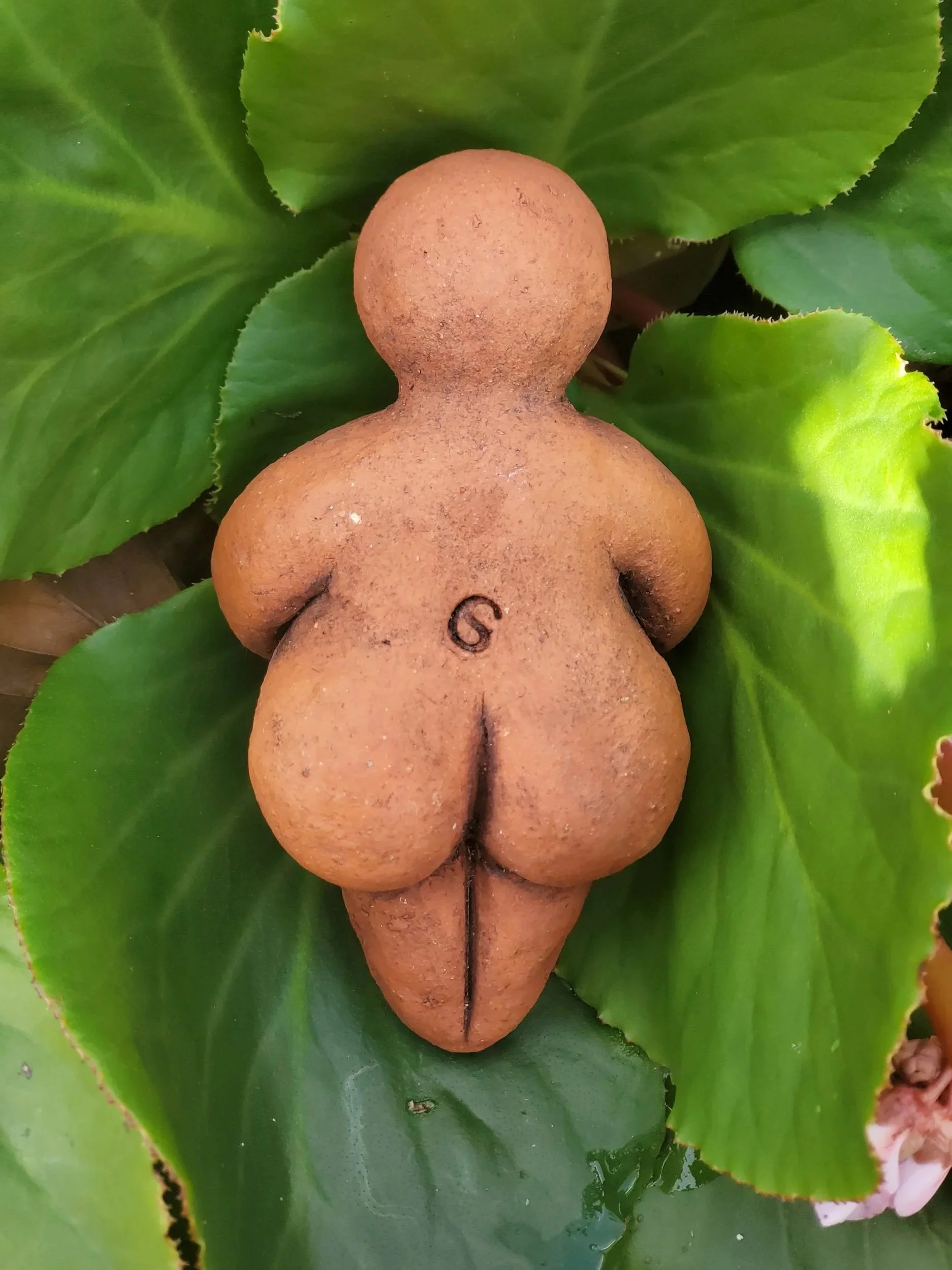 Earth+mother+terracotta+back.jpg