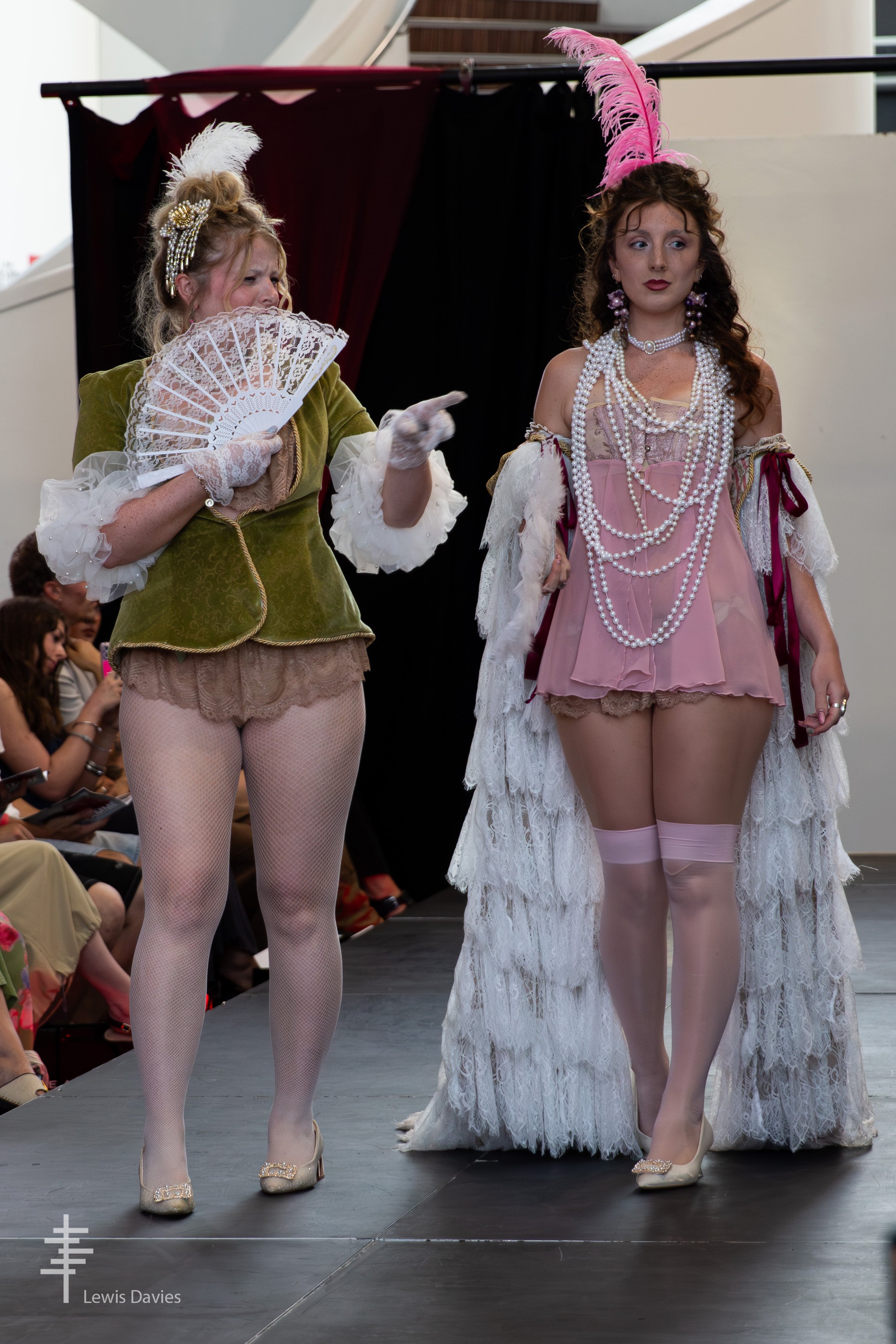 Look 1 / Look 2