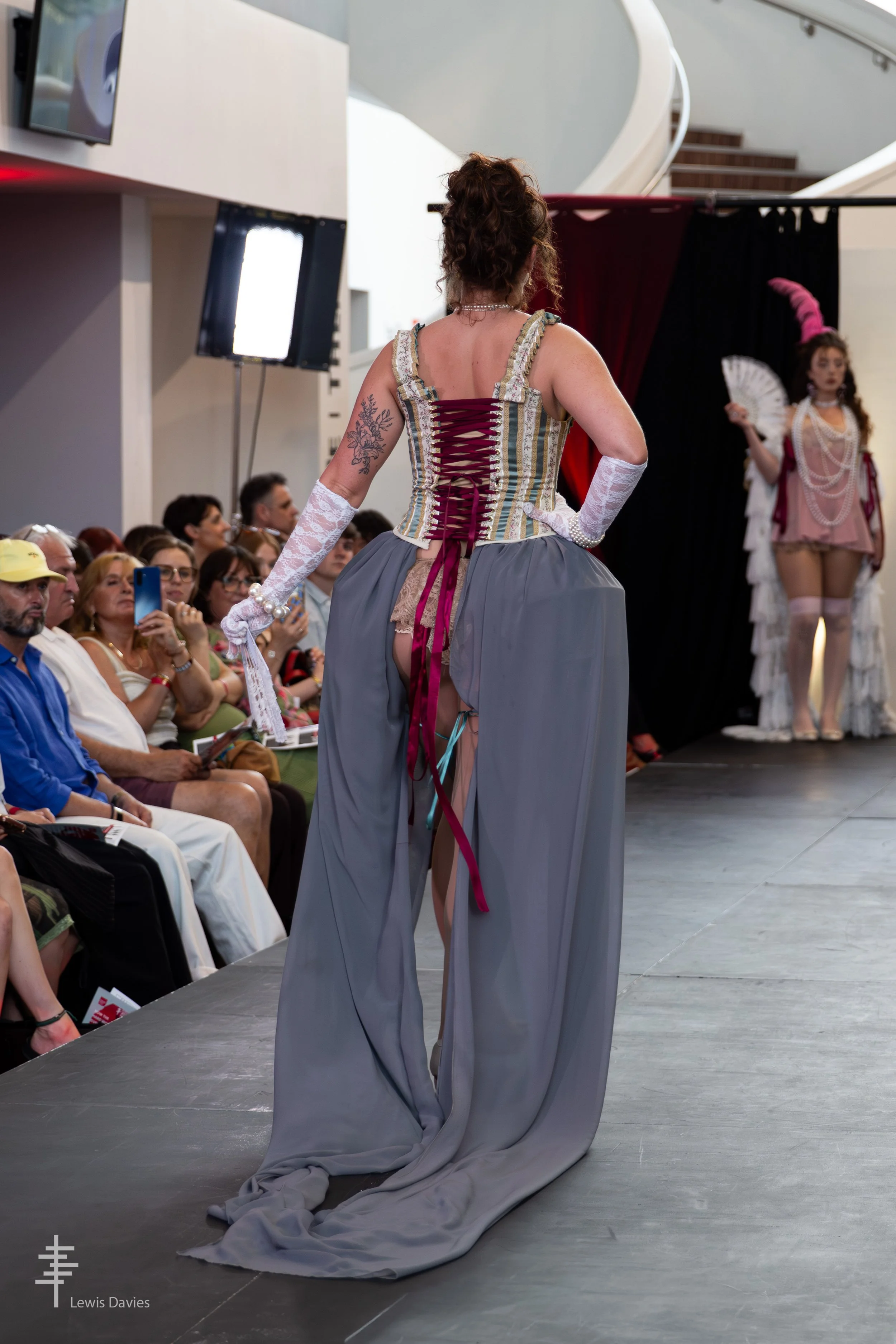 Look 3