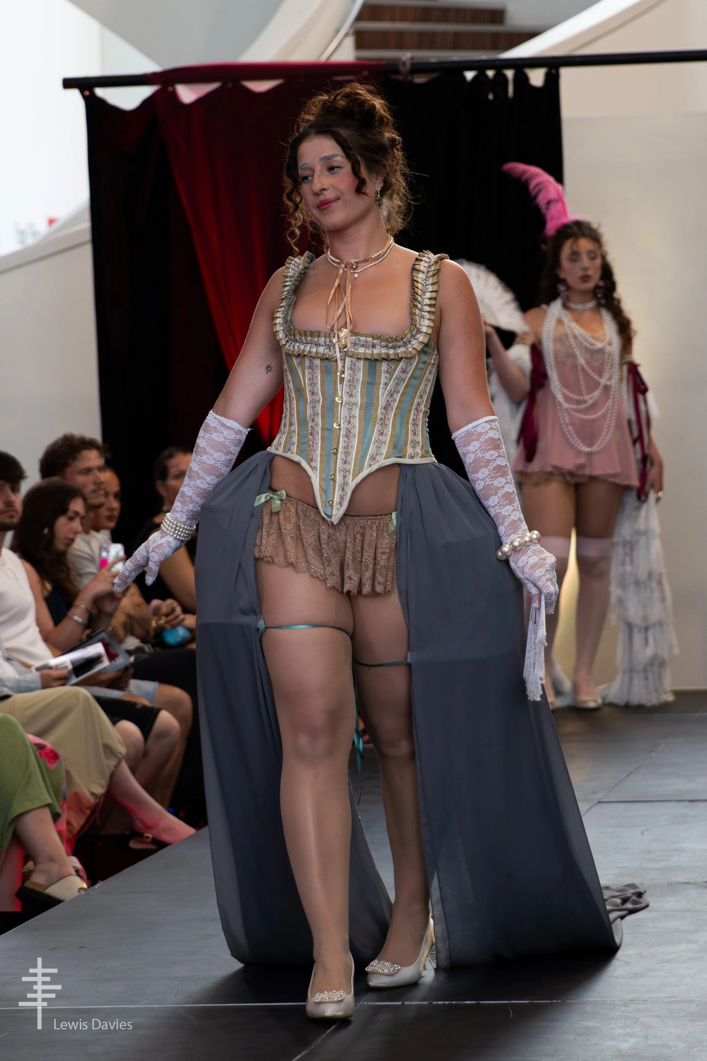 Look 3