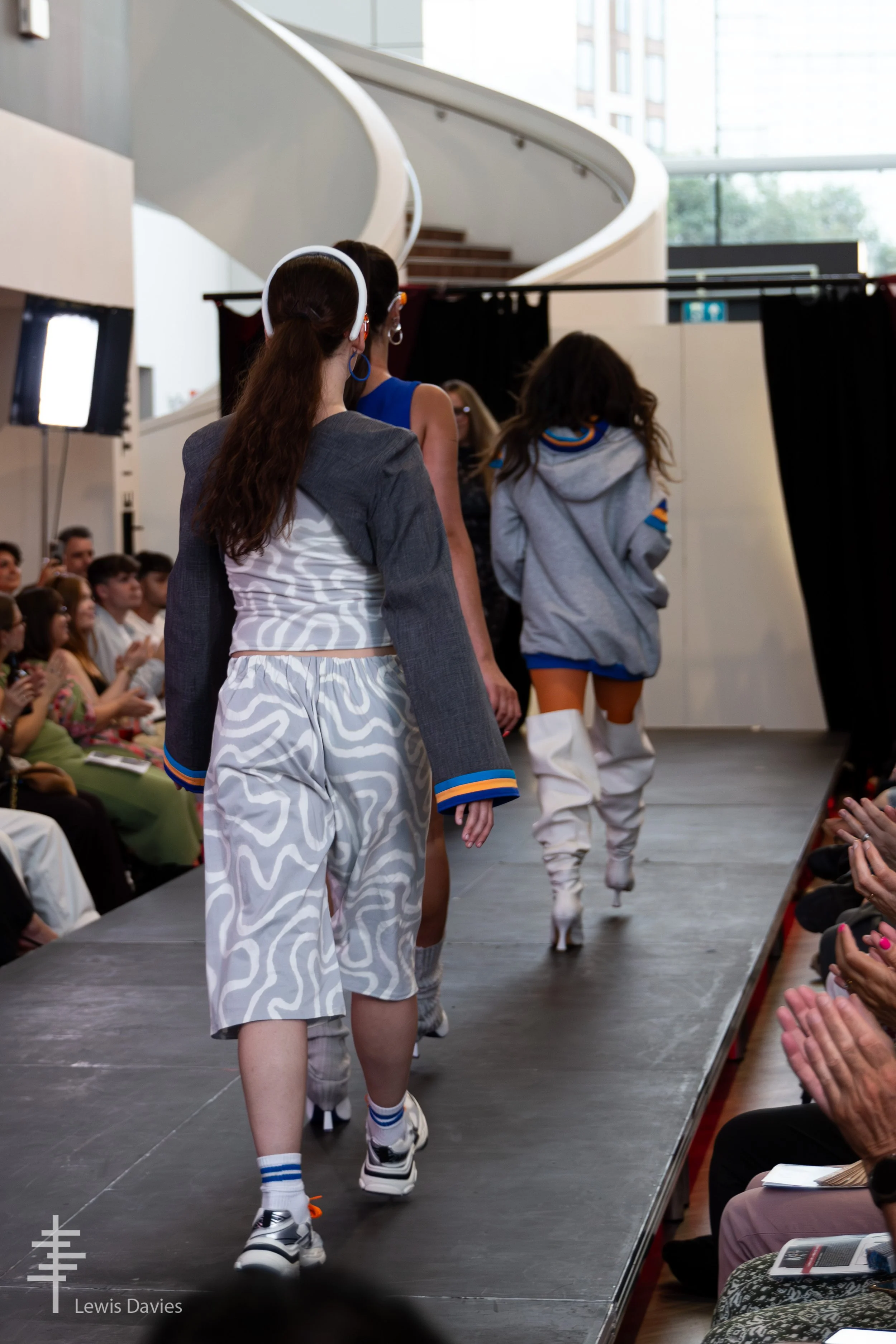Look 3