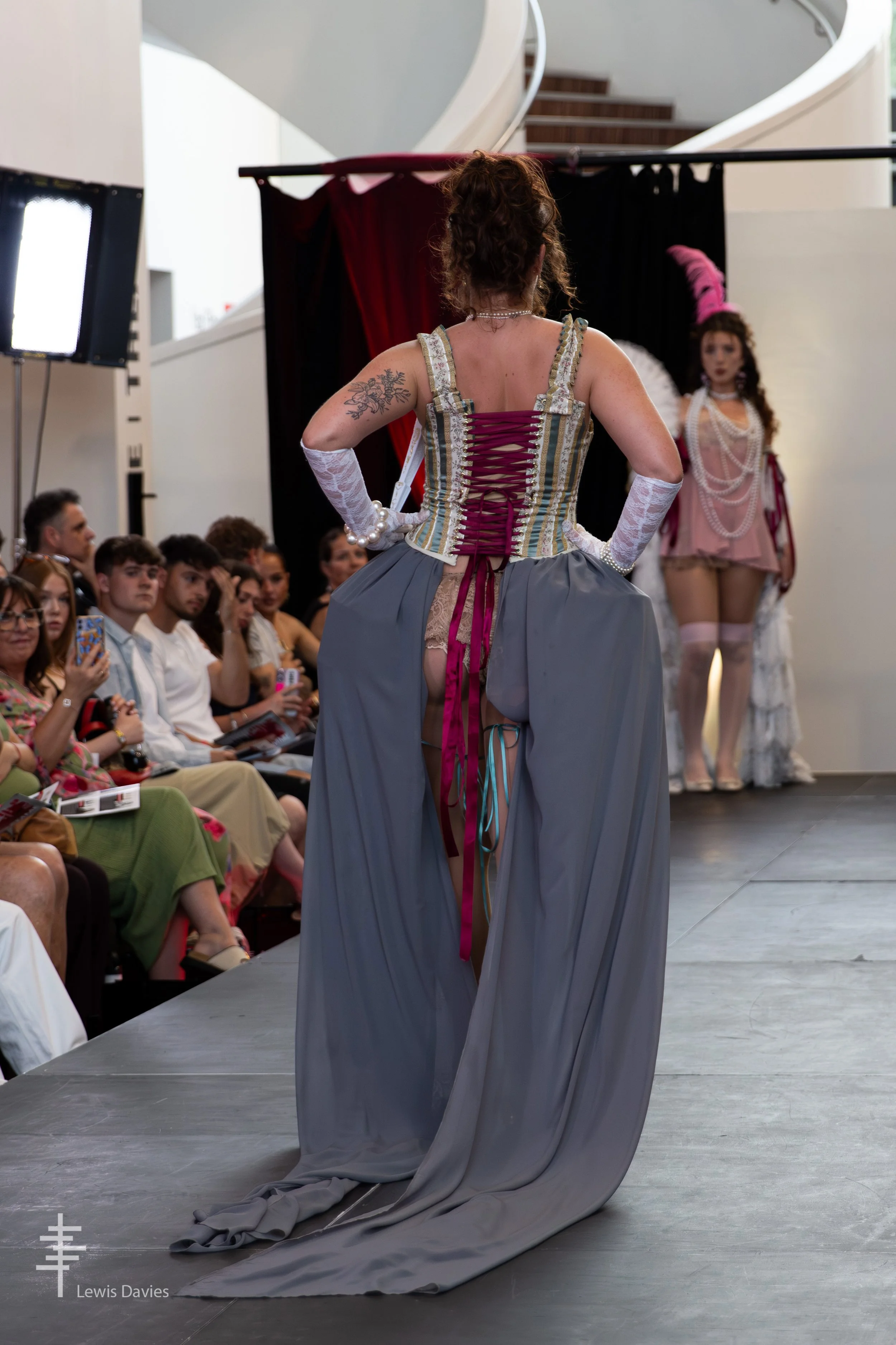 Look 3