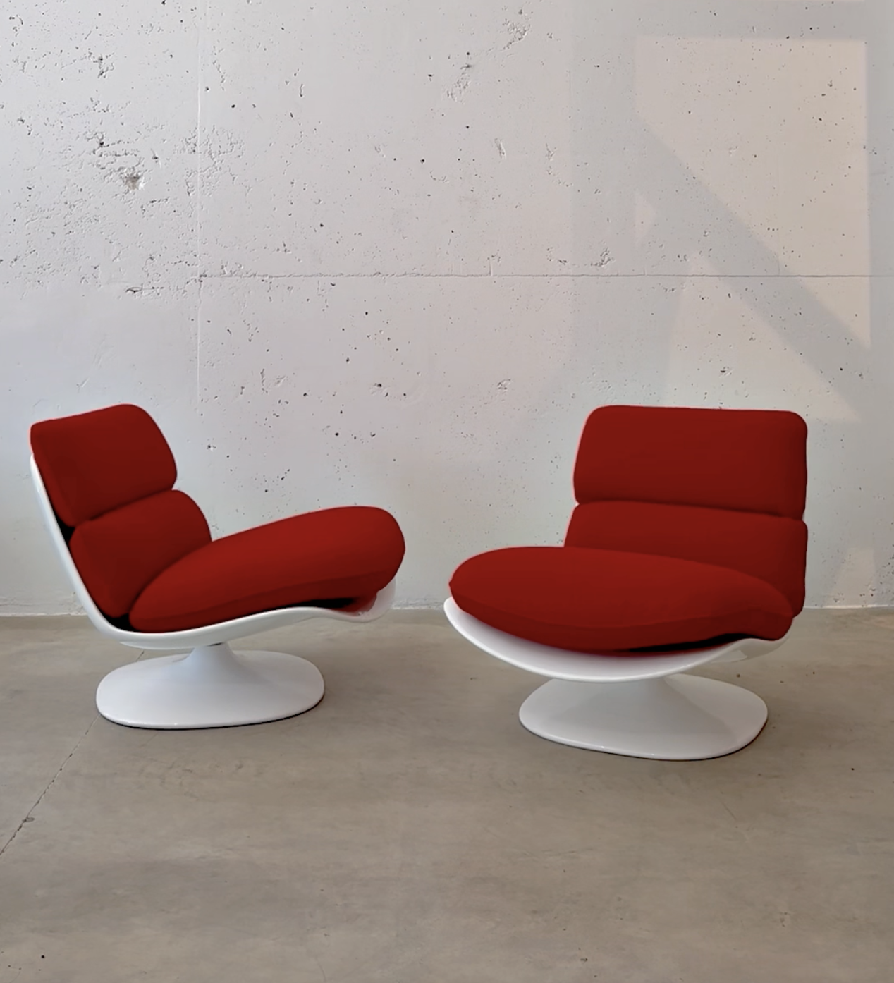 Minotti Fiberglass Pattie Chair