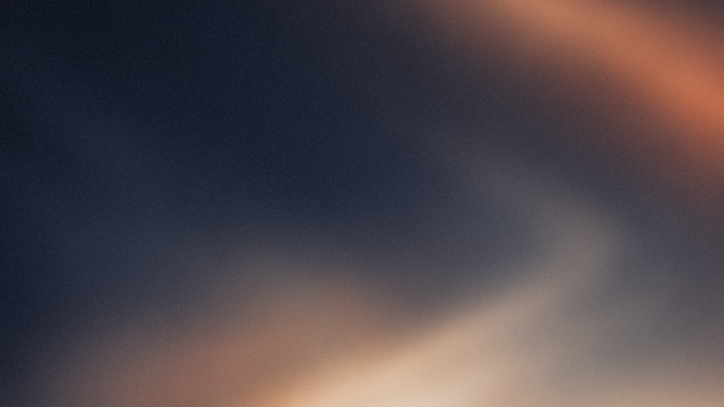 Das Bild zeigt einen unscharfen, dunklen Hintergrund mit einem leichten Verlauf von Dunkelblau zu Braun-Orange an den Kanten.