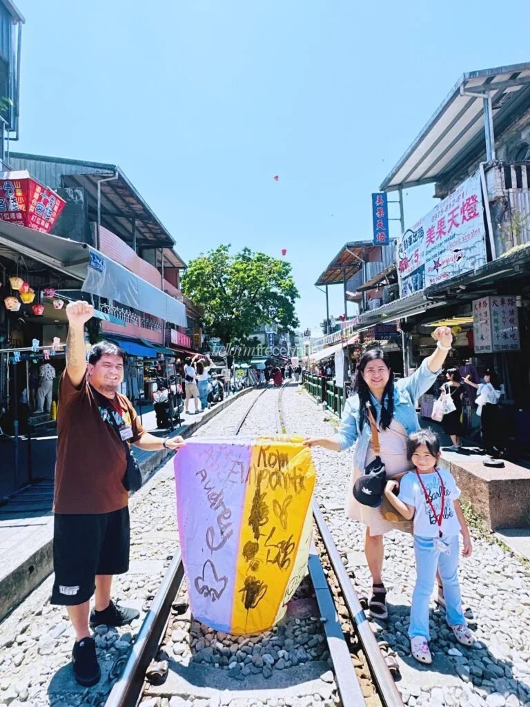 Yehliu-Jiufen-Shifen-Day-Tour-Klook0A_Guide-to-Taipei_234_helloimfrecelynne-768x1024.jpg.webp