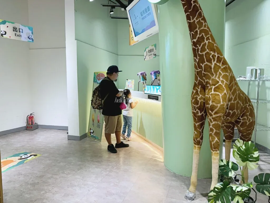 Taipei-Zoo_Guide-to-Taipei_091_helloimfrecelynne-1024x768.jpg.webp