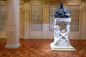 National-Museum-of-Fine-Arts-Manila-Philippines_031_helloimfrecelynne-Dee-300x200.jpg.webp