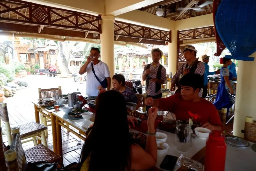 Isdaan-Floating-Restaurant-Gerona-Tarlac_066_helloimfrecelynne-1024x683.jpg.webp