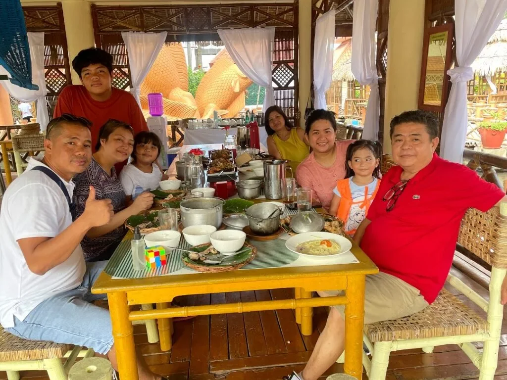 Isdaan-Floating-Restaurant-Gerona-Tarlac_228_helloimfrecelynne-1024x768.jpg.webp