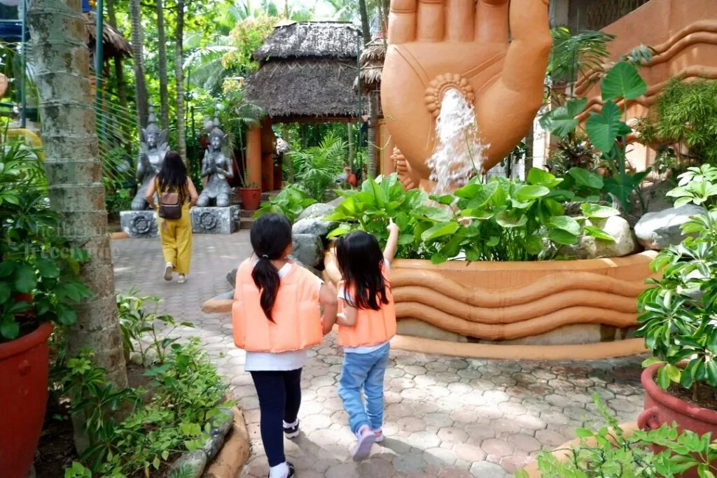 Isdaan-Floating-Restaurant-Gerona-Tarlac_009_helloimfrecelynne-1024x683.jpg.webp