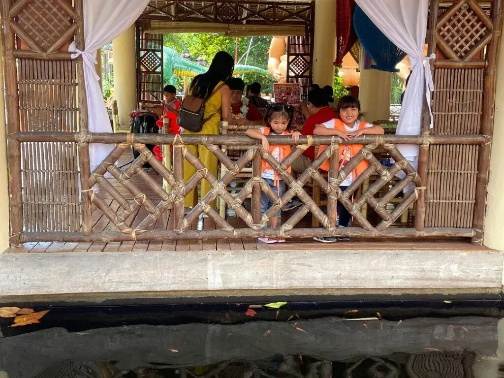 Isdaan-Floating-Restaurant-Gerona-Tarlac_219_helloimfrecelynne-1024x768.jpg.webp