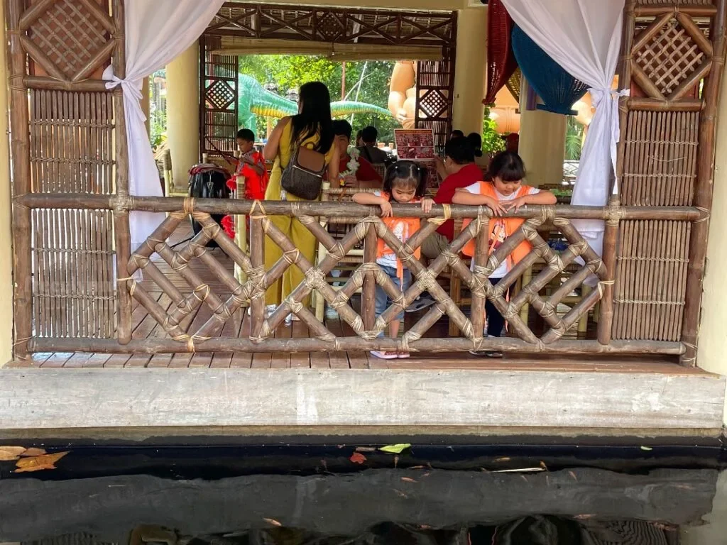 Isdaan-Floating-Restaurant-Gerona-Tarlac_220_helloimfrecelynne-1024x768.jpg.webp