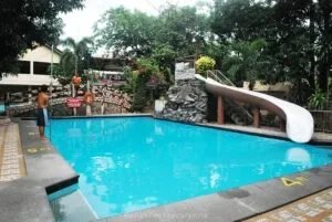 HelloImFrecelynne_Flamingoes-Marikina_09-300x201.jpg.webp