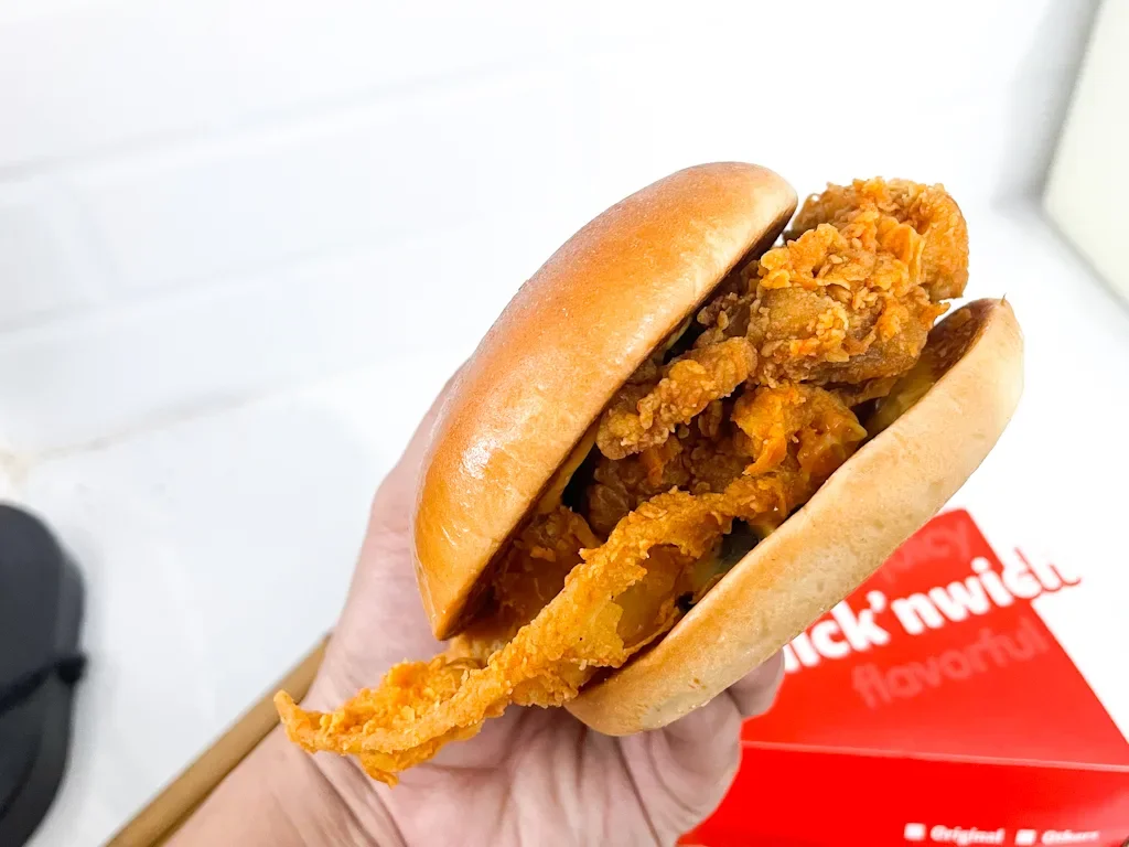 Review: Jollibee Chick'nwich