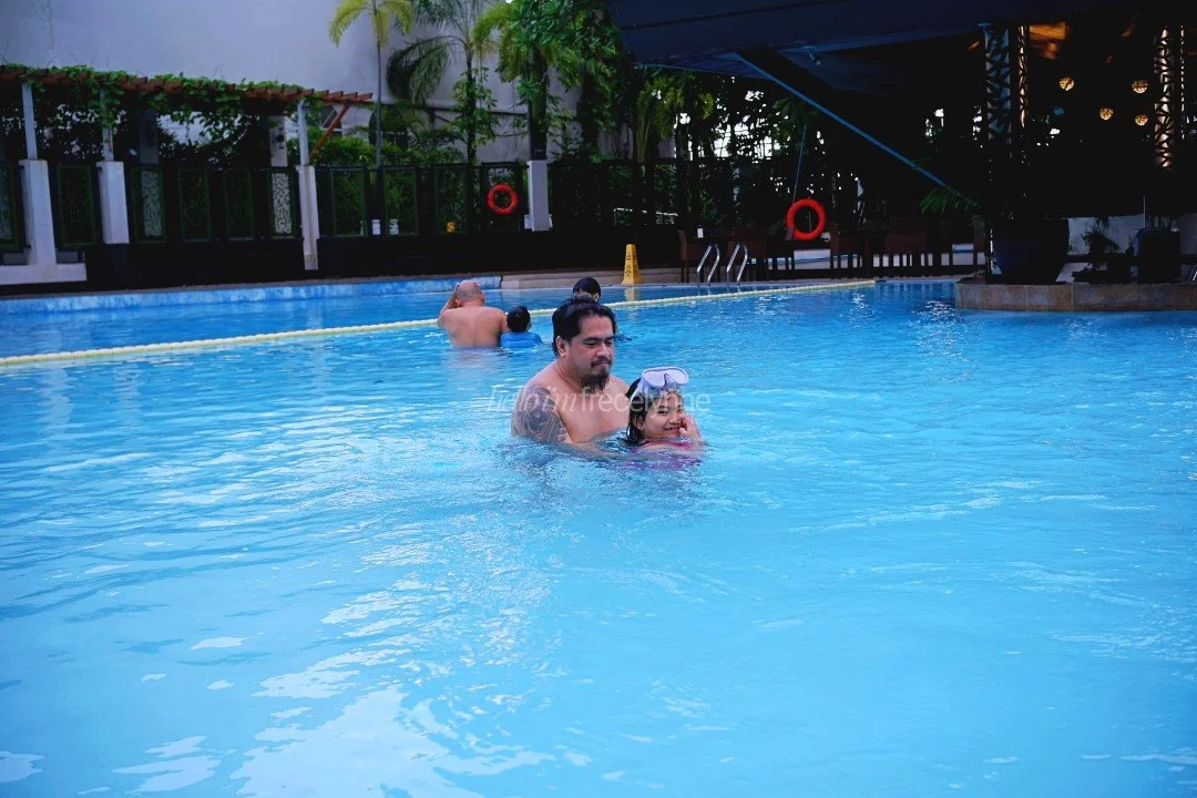 The Manila Hotel_003_frecelynne.jpg