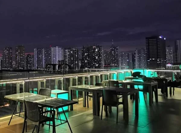 Photo by Sky High Bar