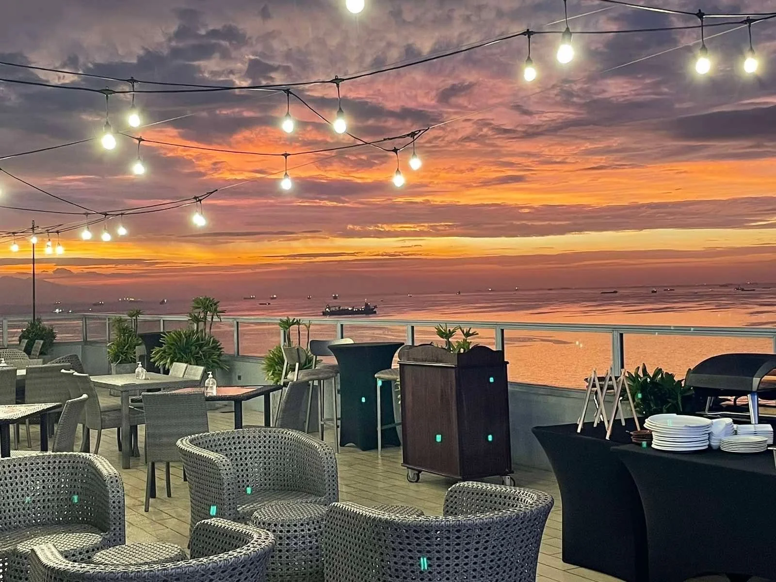 Encaramada Rooftop Bar by TRYP.jpg
