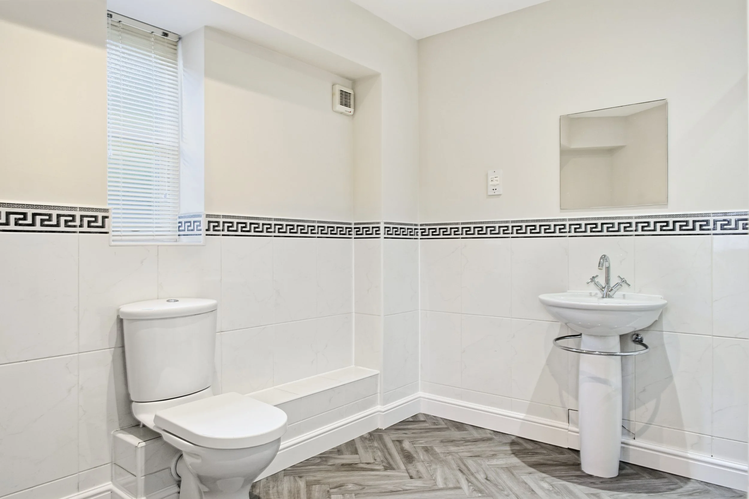Property photography bathroom