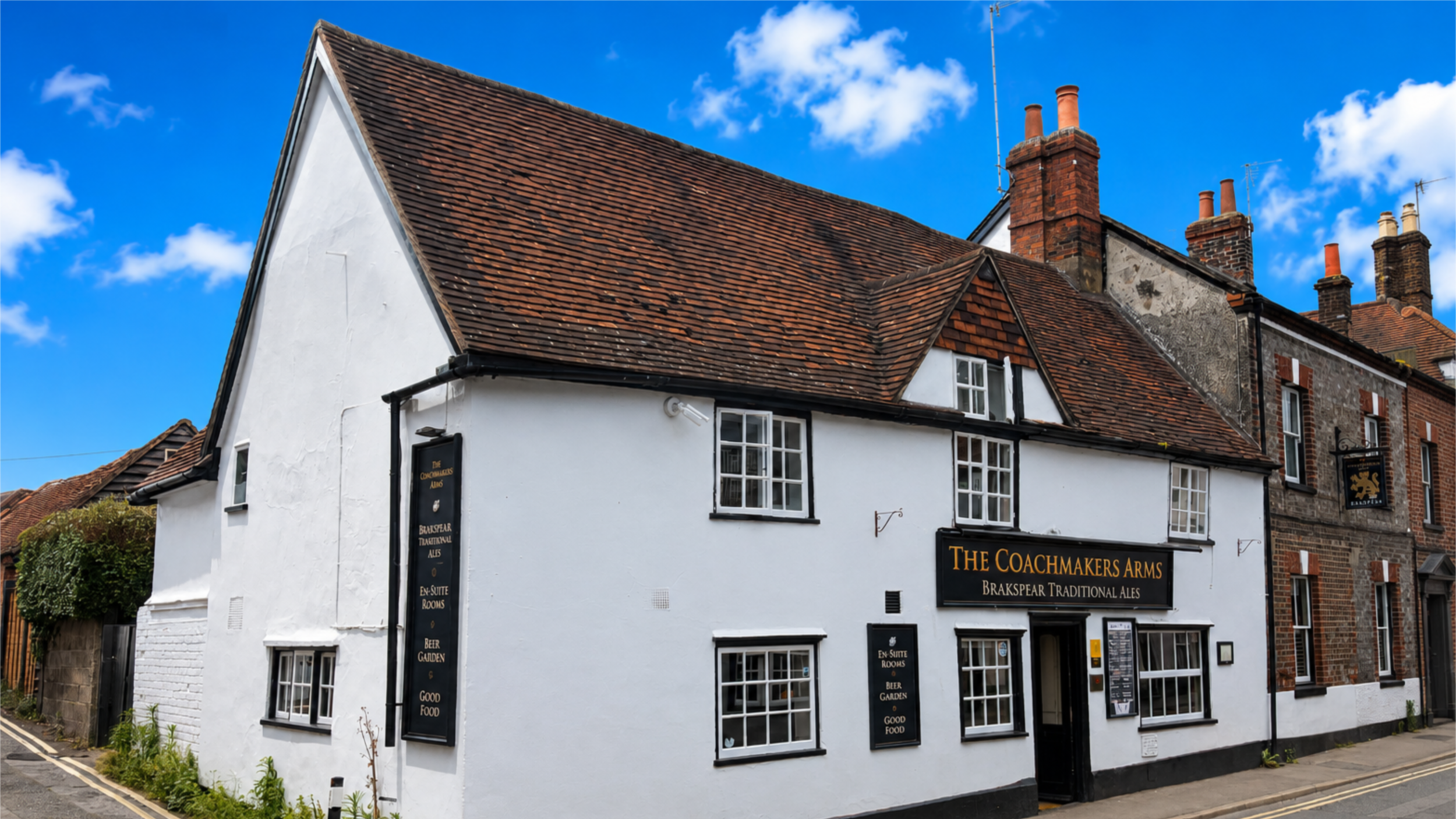 The Coachmakers Arms pub photographed on yet another sunny day In Wallingford. Highlighting the historic pub exterior and why it remains the favourite local in the area.