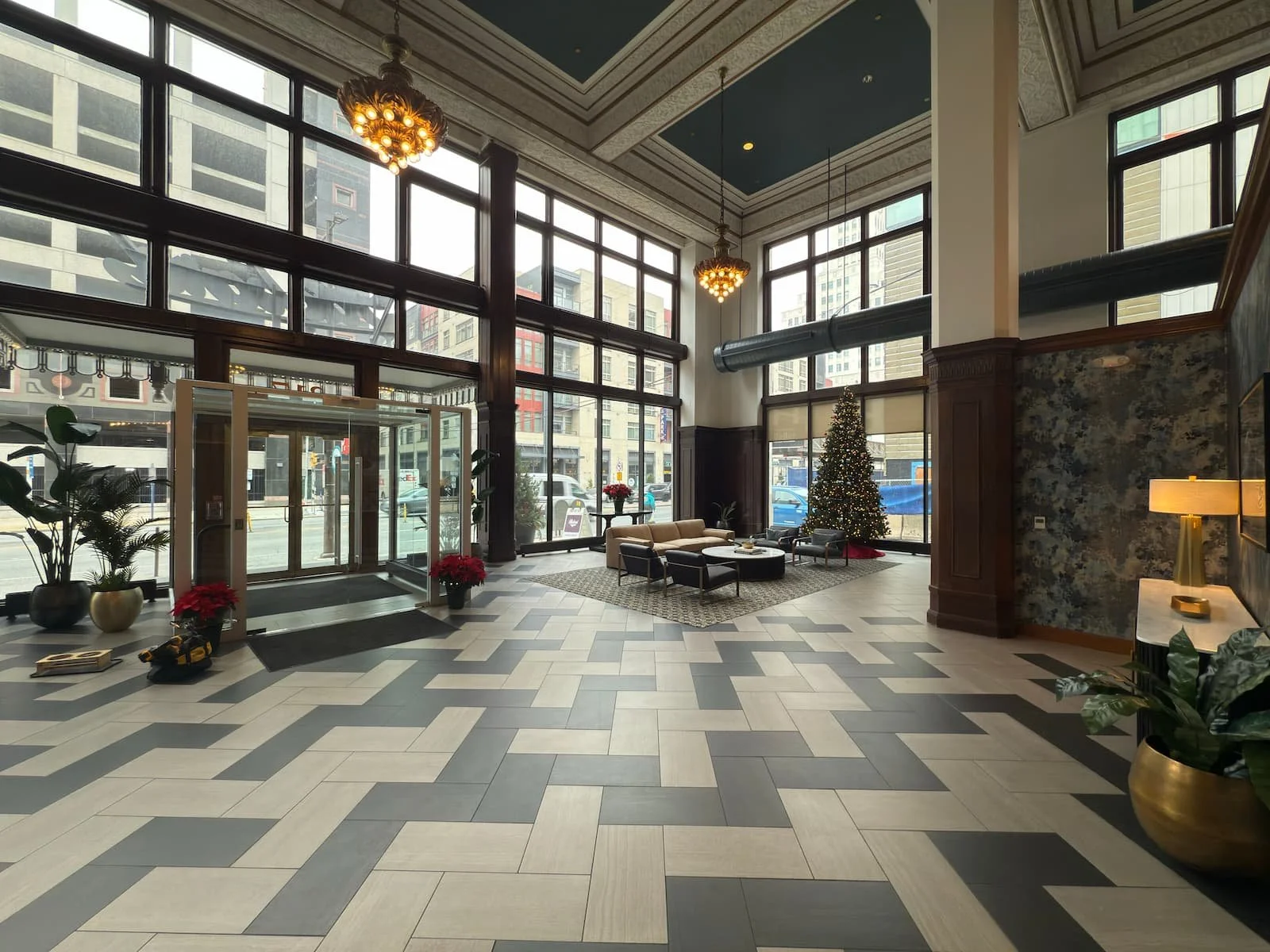 before-hotel-lobby-commercial-remodeling.jpg