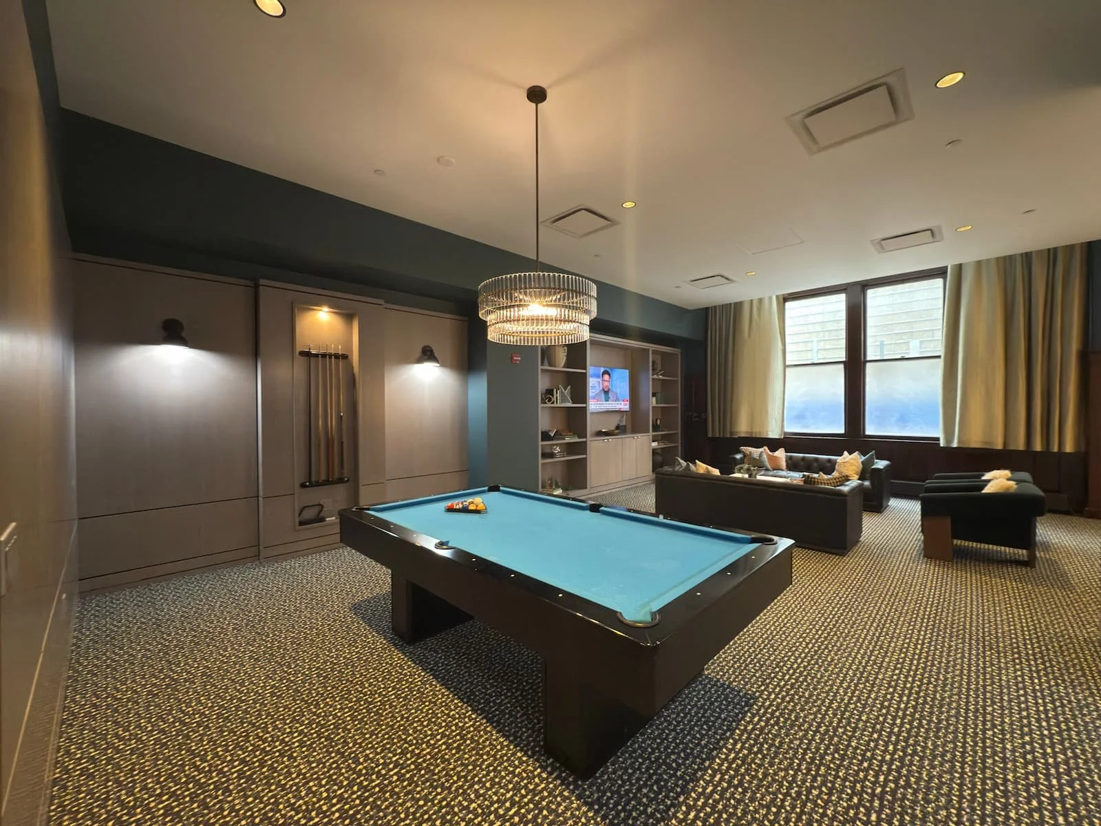 before-lounge-game-room-remodeling.jpg