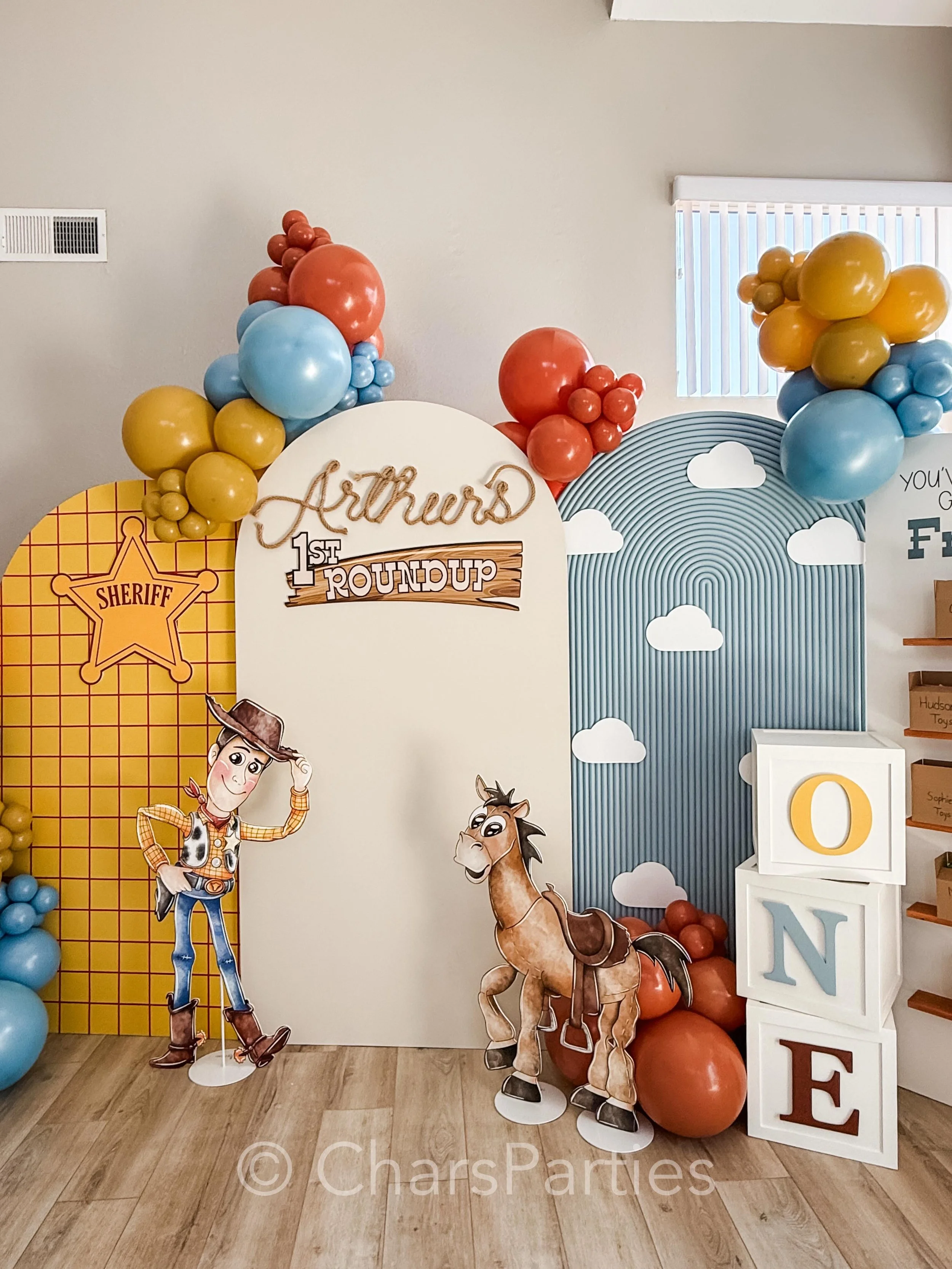 Howdy! 🤠 Check out this ultimate &ldquo;First Roundup&rdquo; birthday setup! 🪵✨

We had the absolute best time bringing Woody, Buzz, and the whole gang to life for this special 1st birthday. From the custom cowboy backdrops to the playful balloon i