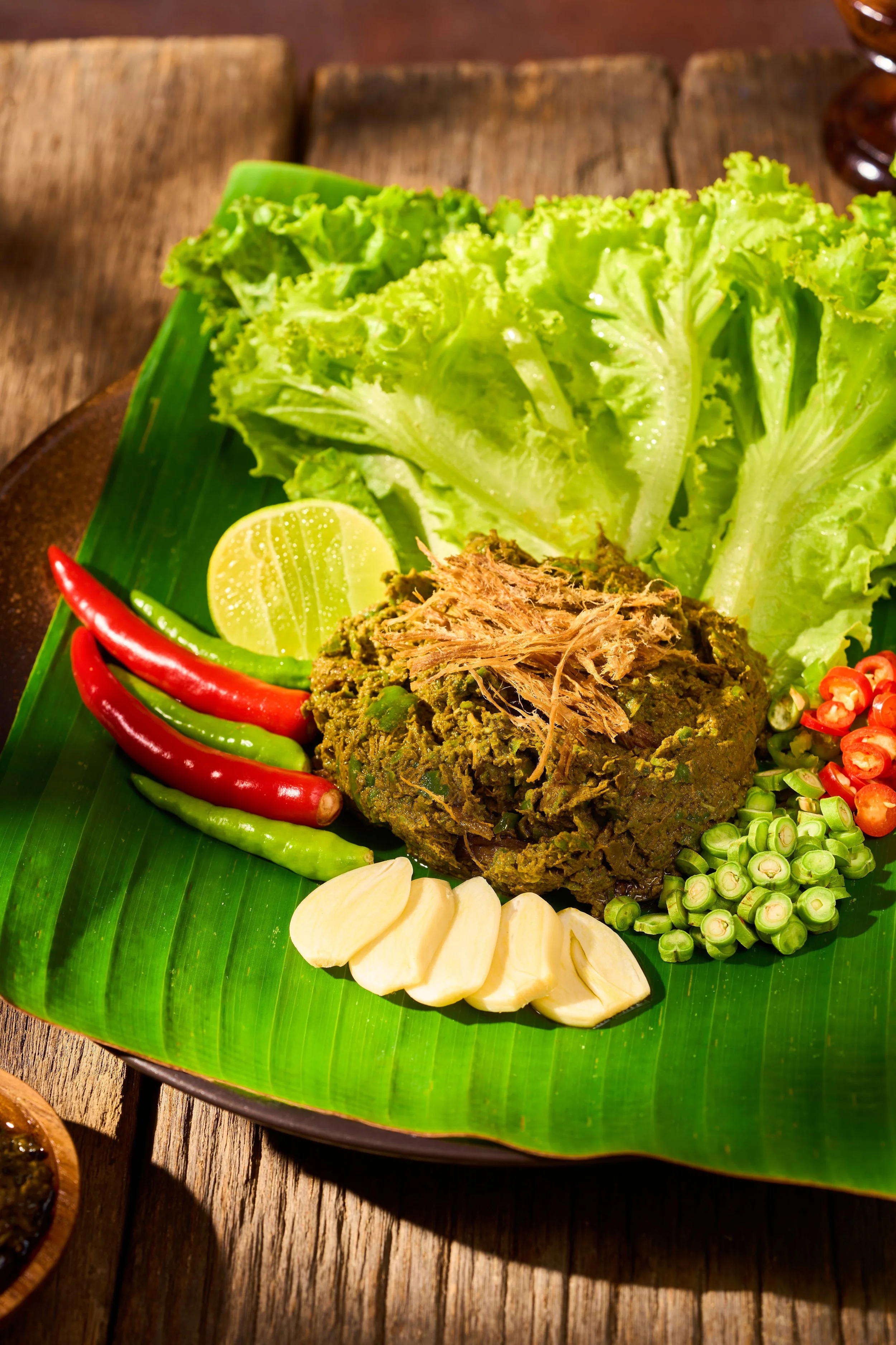 MUTTON LAHPET HTAUNG (Pounded Mutton with Fermented Tea Leaf)

An upscale, bold innovation that introduces premium meat into Myanmar's traditional pounding (Htaung) culinary art. Tender, slow-braised mutton is pounded seamlessly together with rich fe