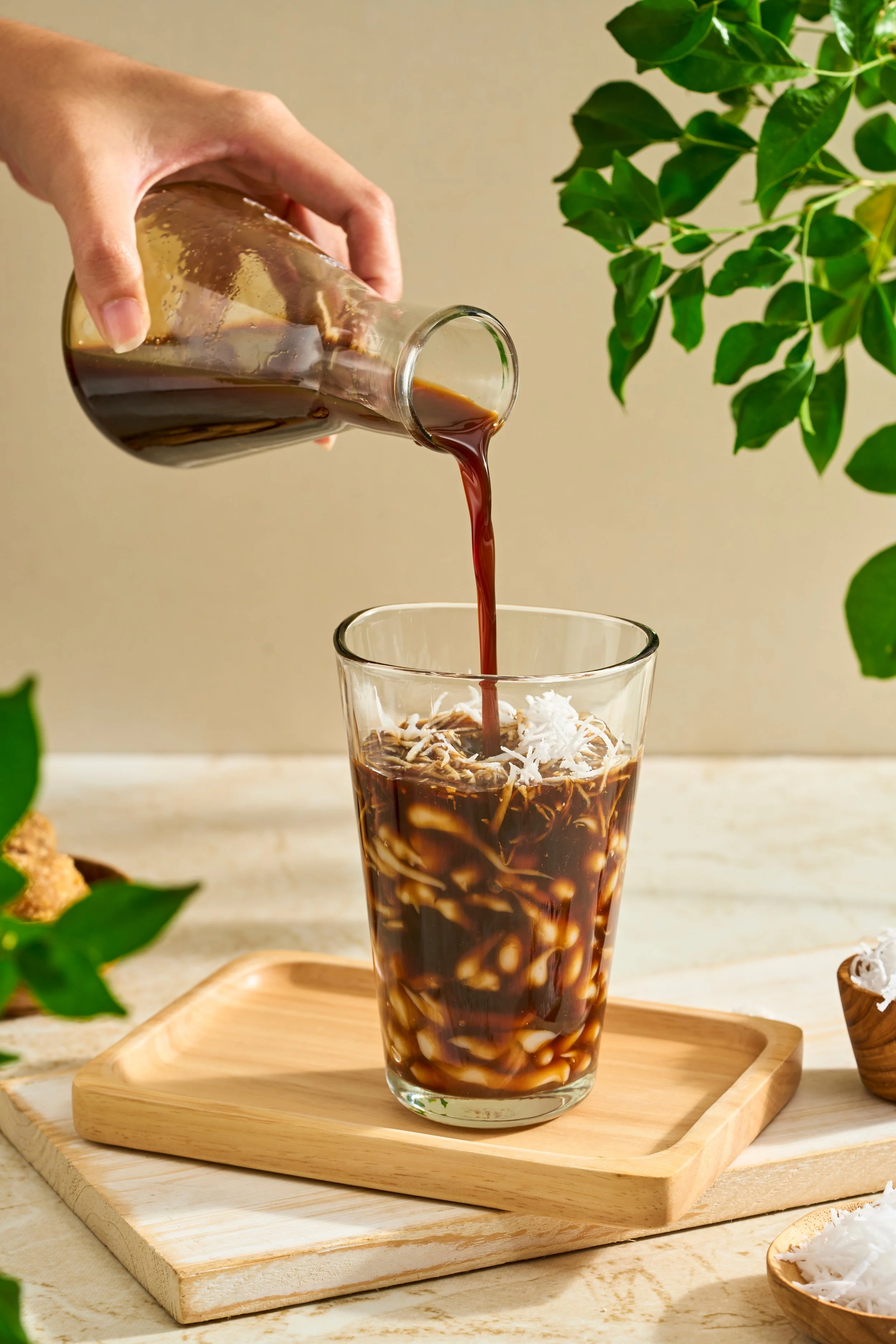 MONT LAT SAUNG (Classic Jaggery Refresher)

A pure, agrarian summer refresher that honors organic jaggery—the smoky, natural palm sugar syrup lovingly harvested from Central Myanmar’s palm trees. Handmade chilled pandan-infused rice jelly droplets fl
