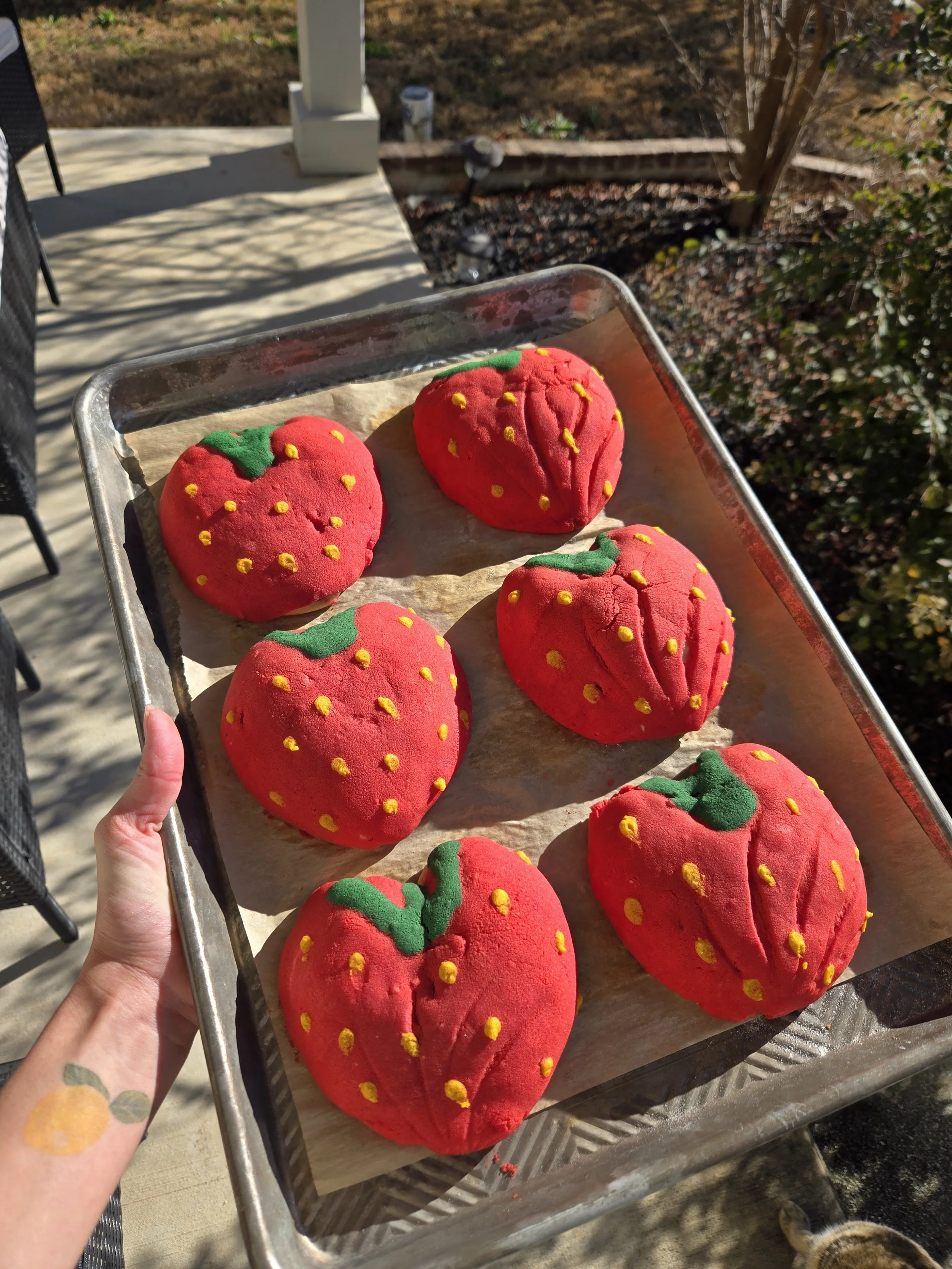Strawberry conchas