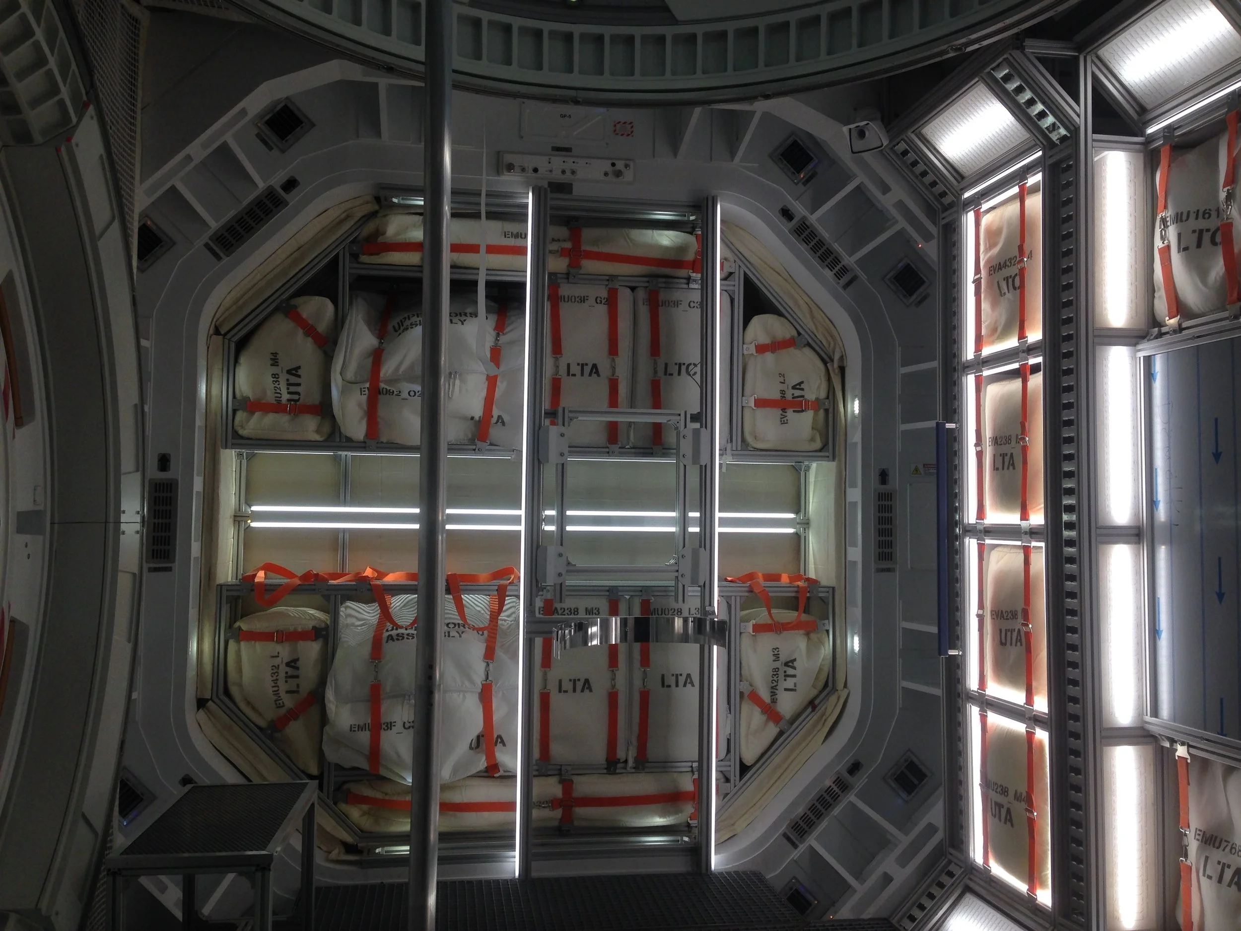 Mav Suit room3.JPG