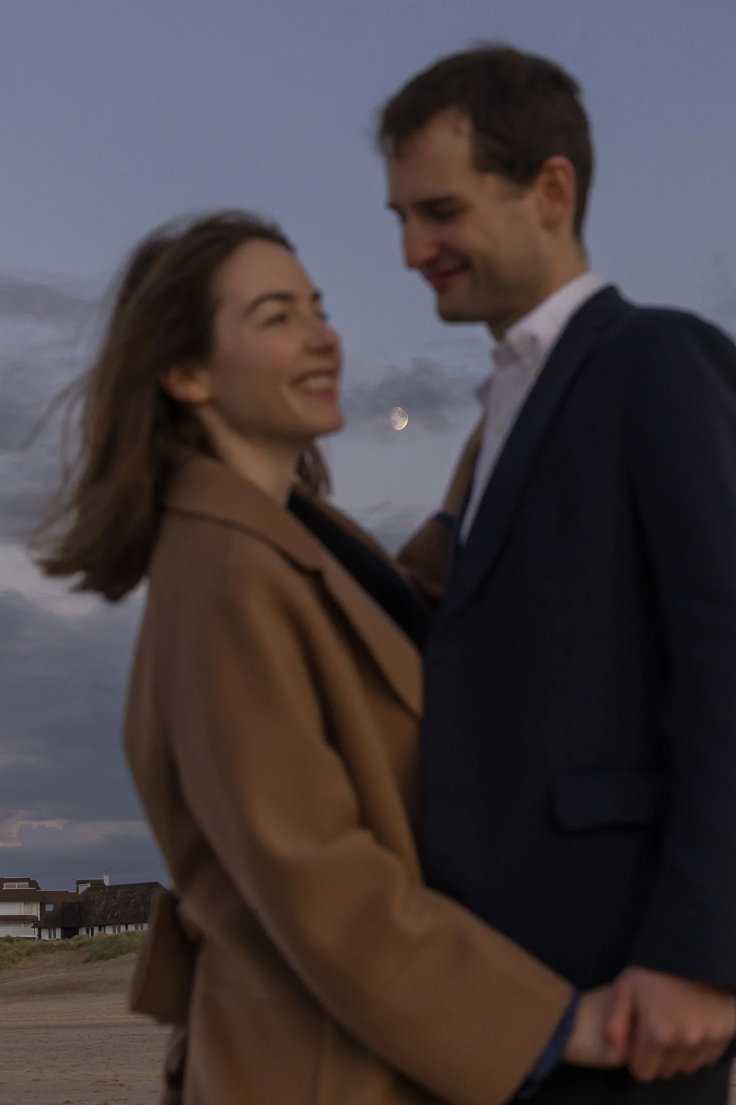 Engagement shoot, beach photos, Knokke-Heist photographer, moon