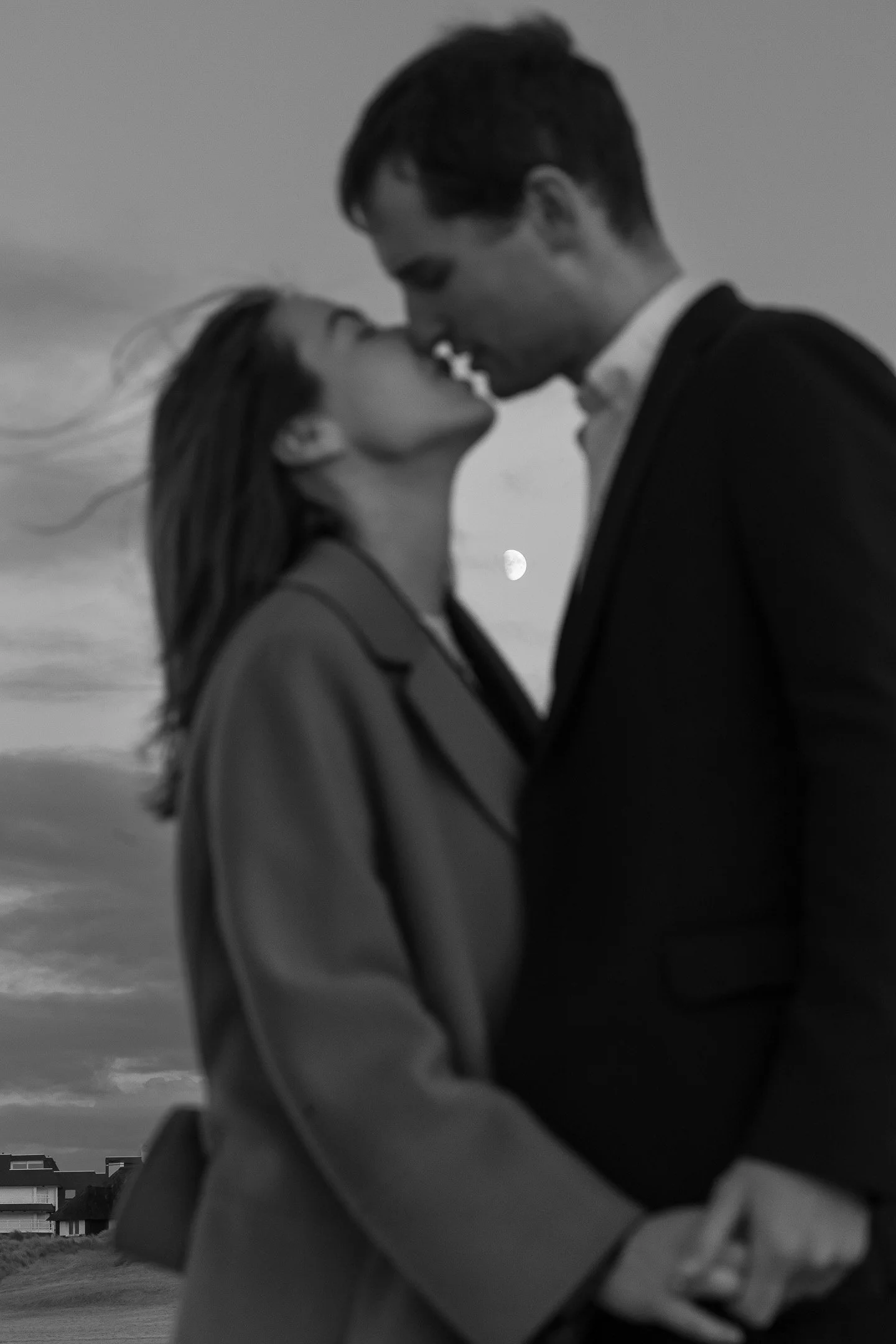 Engagement shoot, beach photos, Knokke-Heist photographer, black and white photo