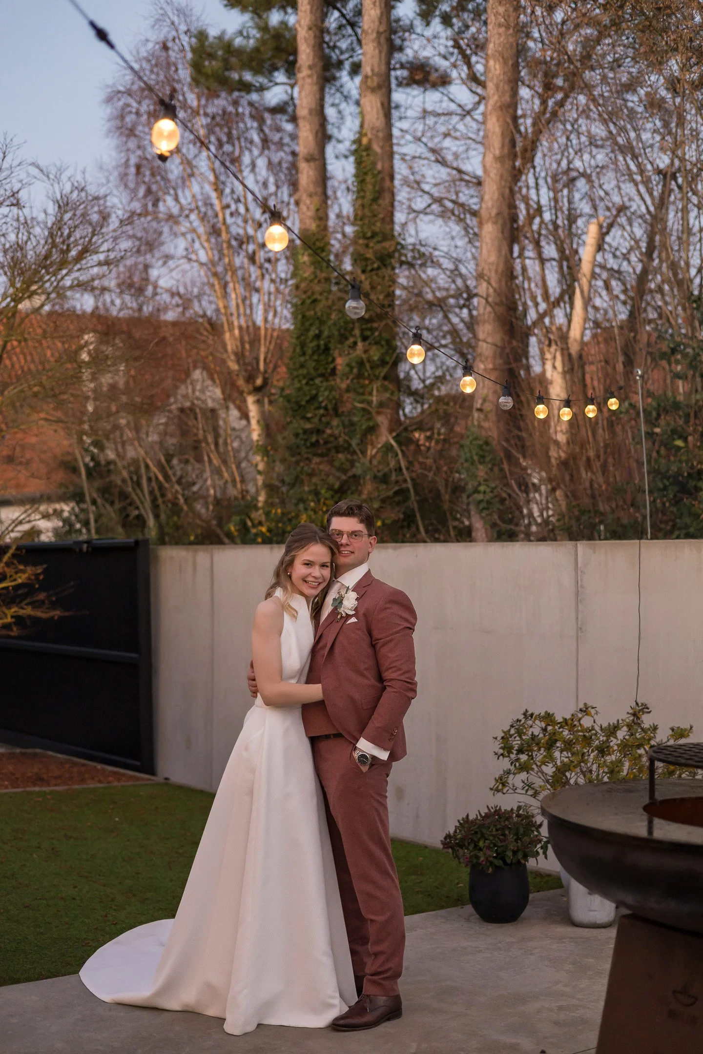 Golden hour wedding photos, bride and groom at Voizine, Haaltert, Belgium