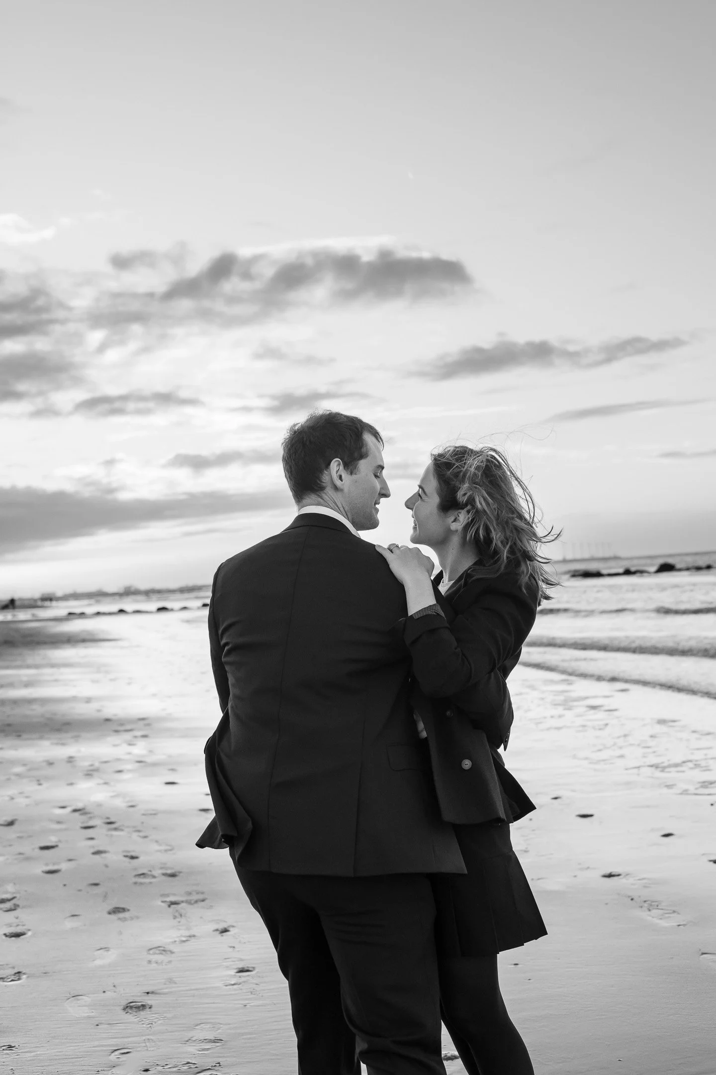 Engagement shoot, beach photos, Knokke-Heist photographer, black and white photo
