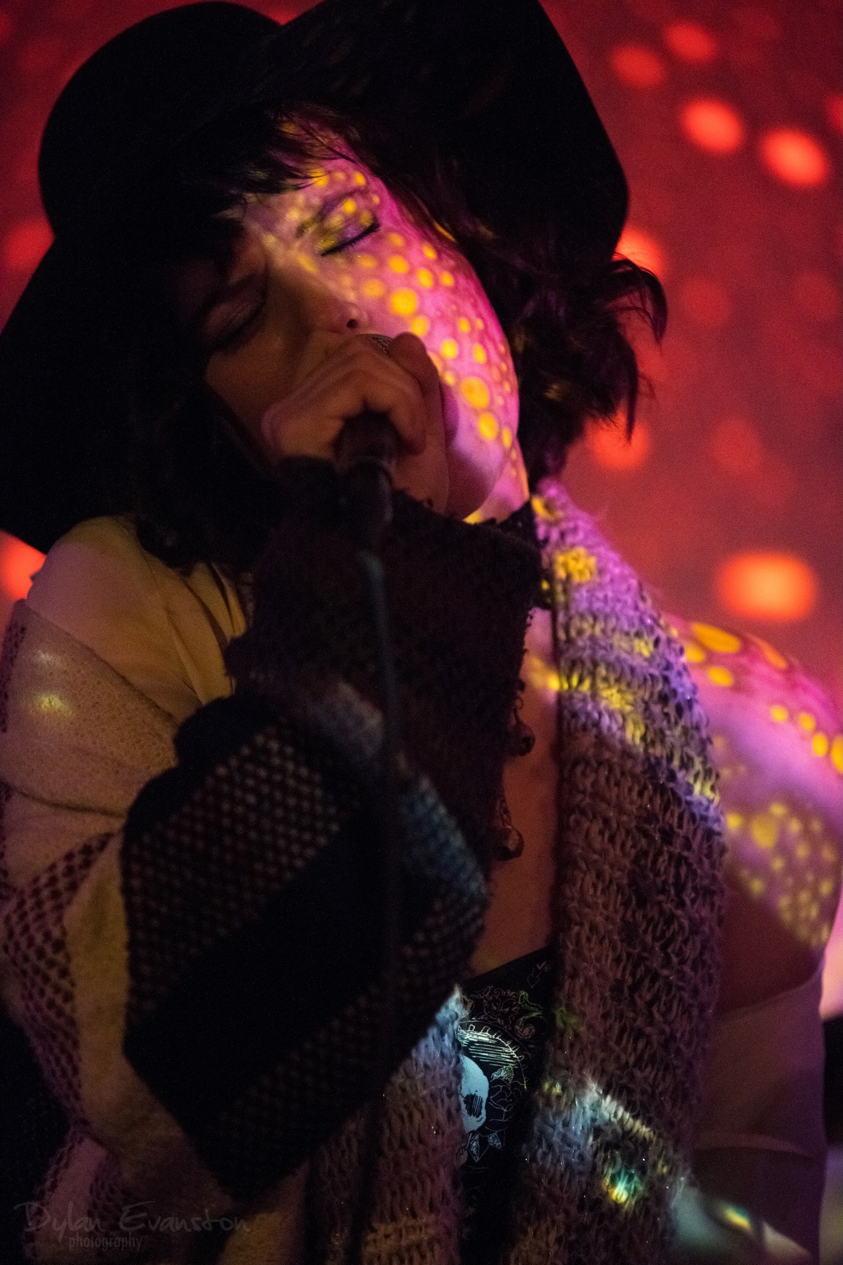 JaneDeauxAtKellysOlympian-49.jpg