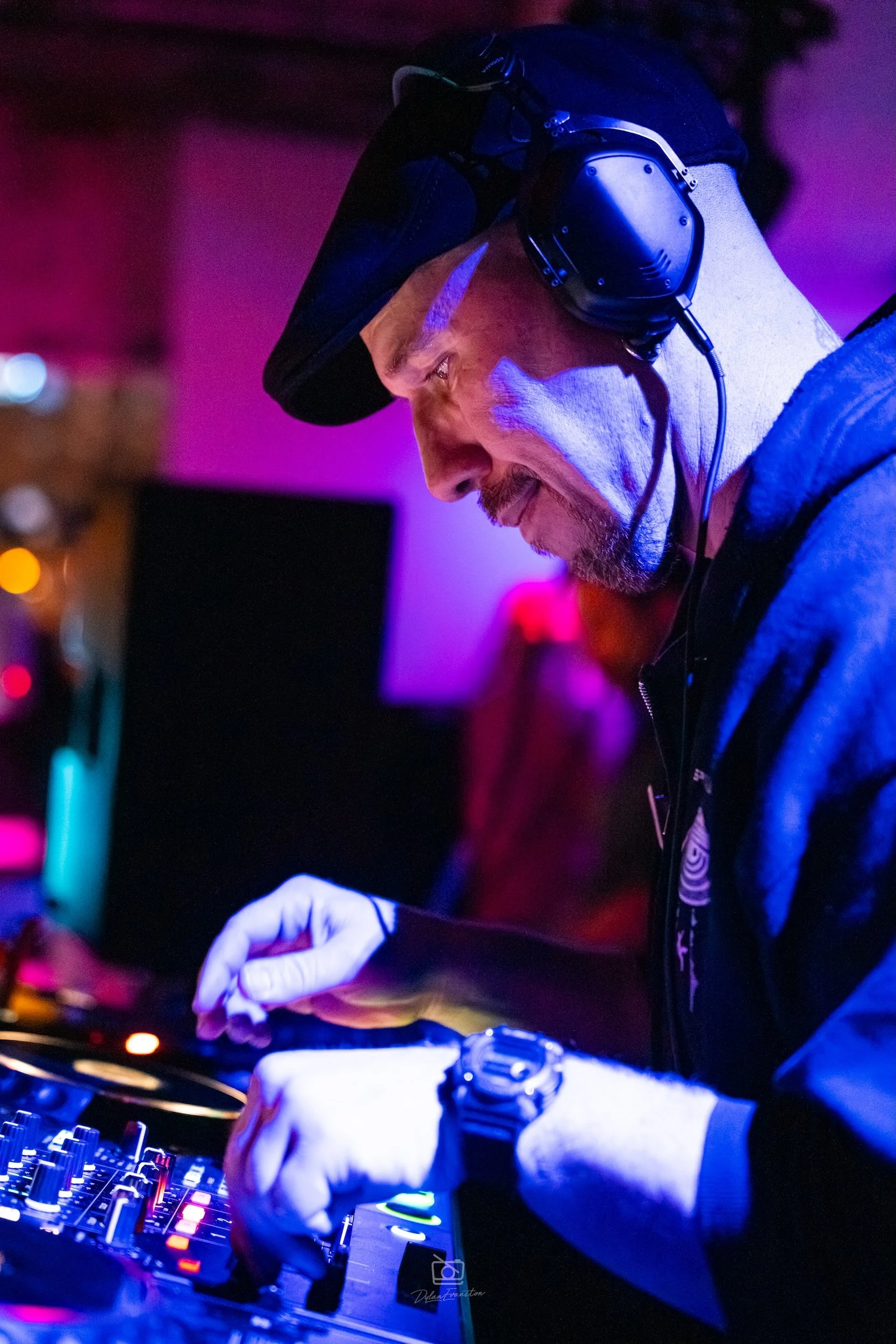 SpaceBassAtGlowBar2026-48.jpg