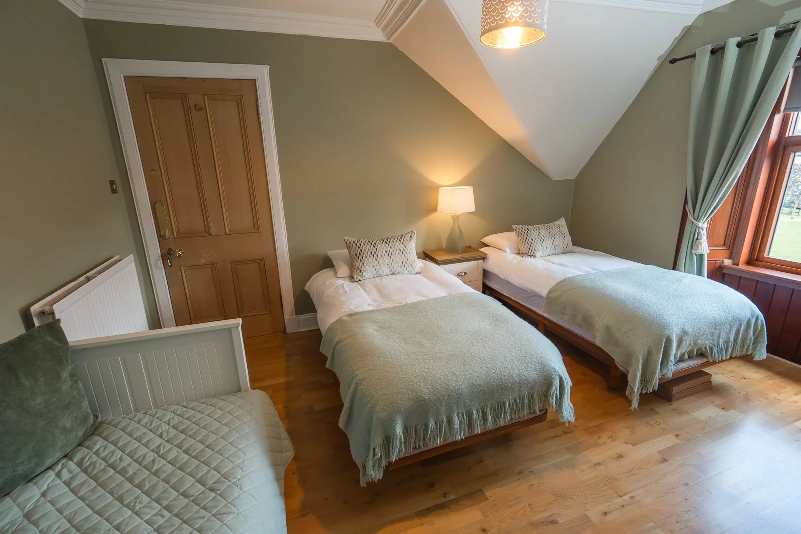 Hillside-Loch-Lomond-Bedrooms-4.jpg
