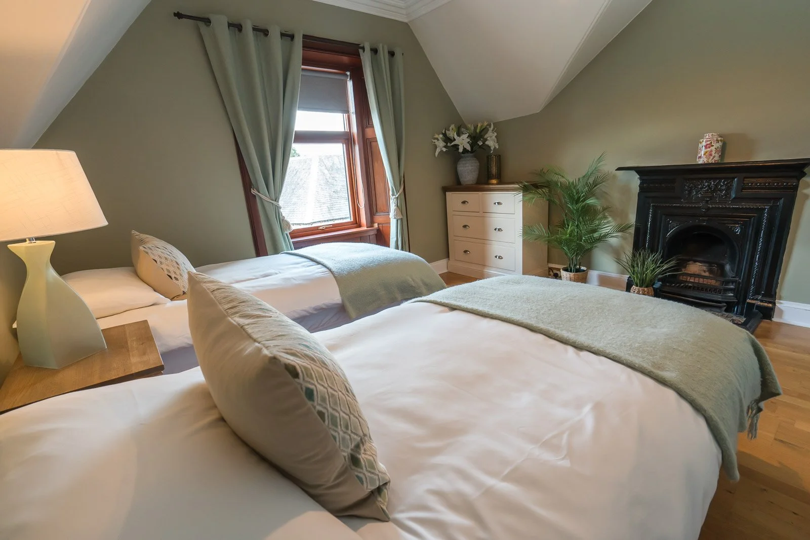 Hillside-Loch-Lomond-Bedrooms-5.jpg
