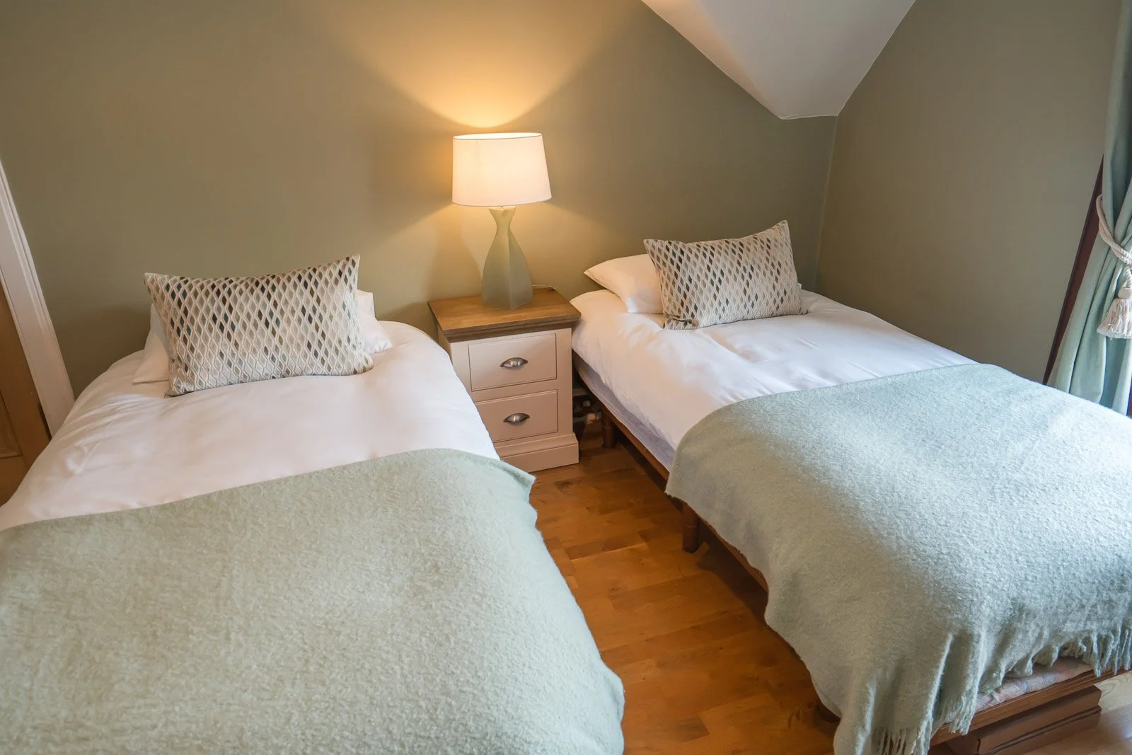 Hillside-Loch-Lomond-Bedrooms-7.jpg