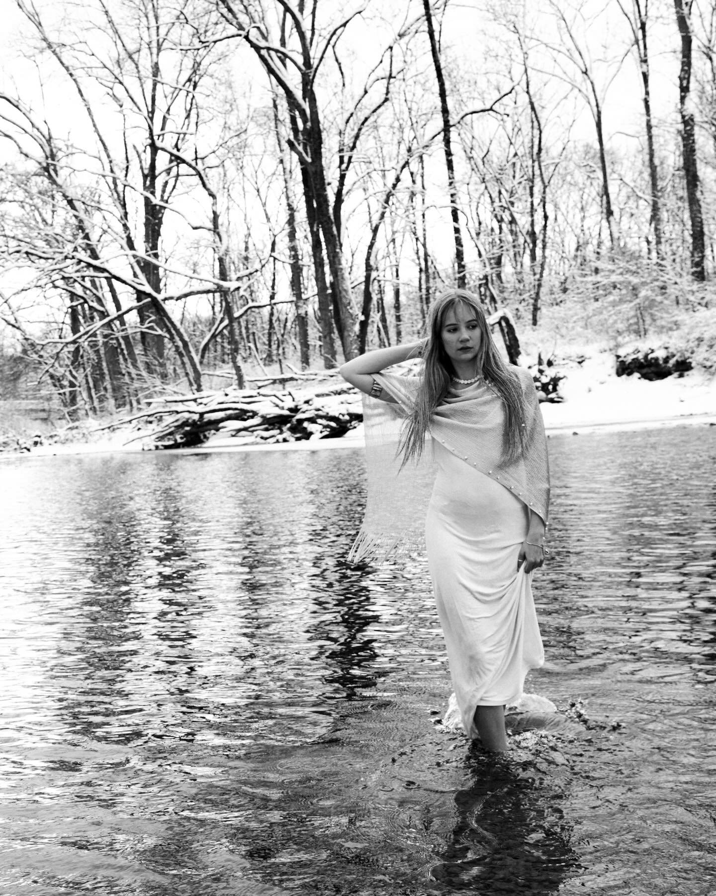 Anna, b&amp;w, in a freezing lake 

Talent: @georgeannaflook 
Photo: @kaileycourtneyphoto 

#fashionphotography #photography #buckscountyphotographer