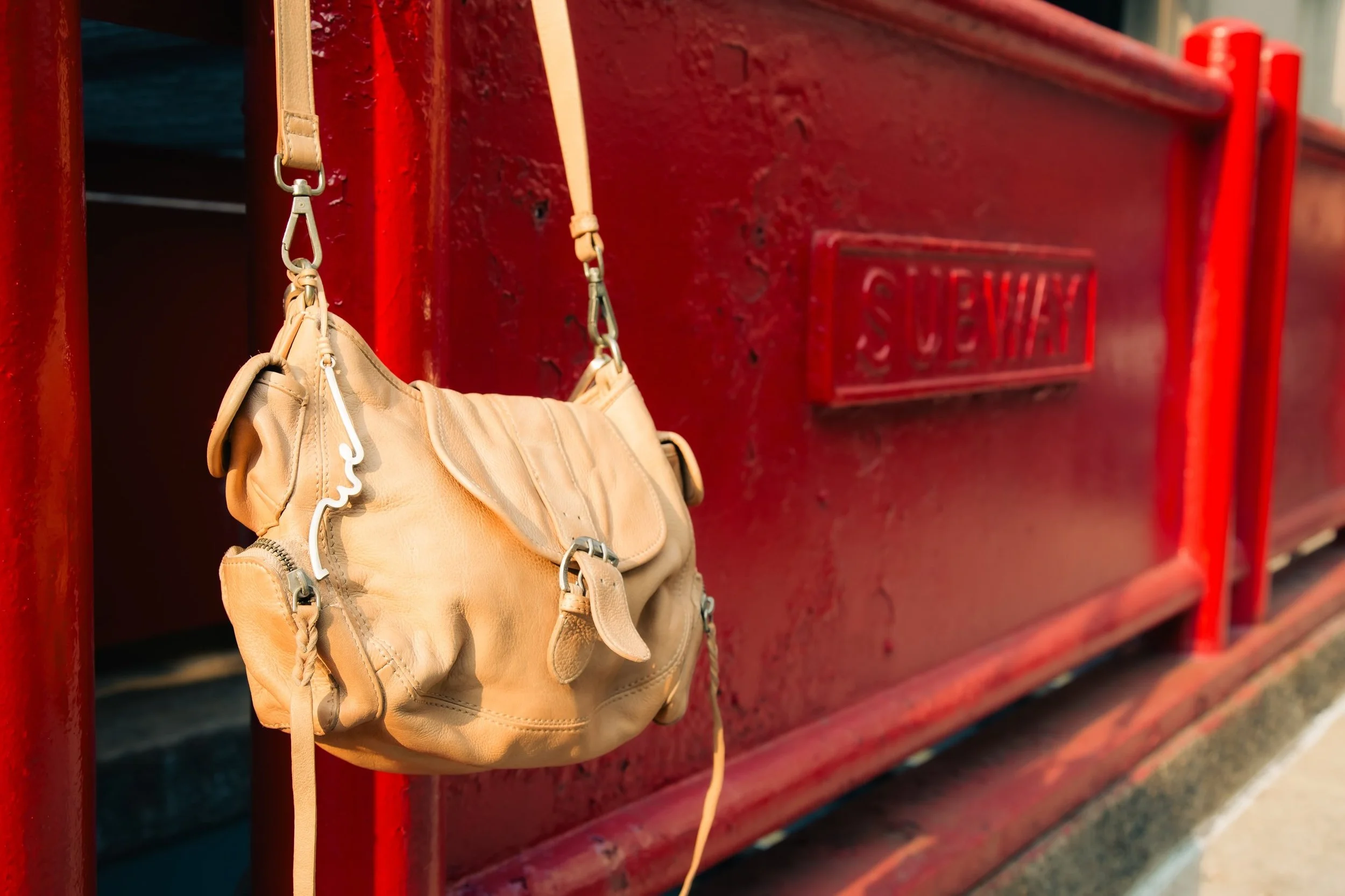 Fall accessories made for the full day ➸ from office to city

From my intern project &ldquo;Desk to Downtown&rdquo; 
Shot and styled by me :) 

#fallfashion #freepeople #philadelphia #internship #fashionphotography