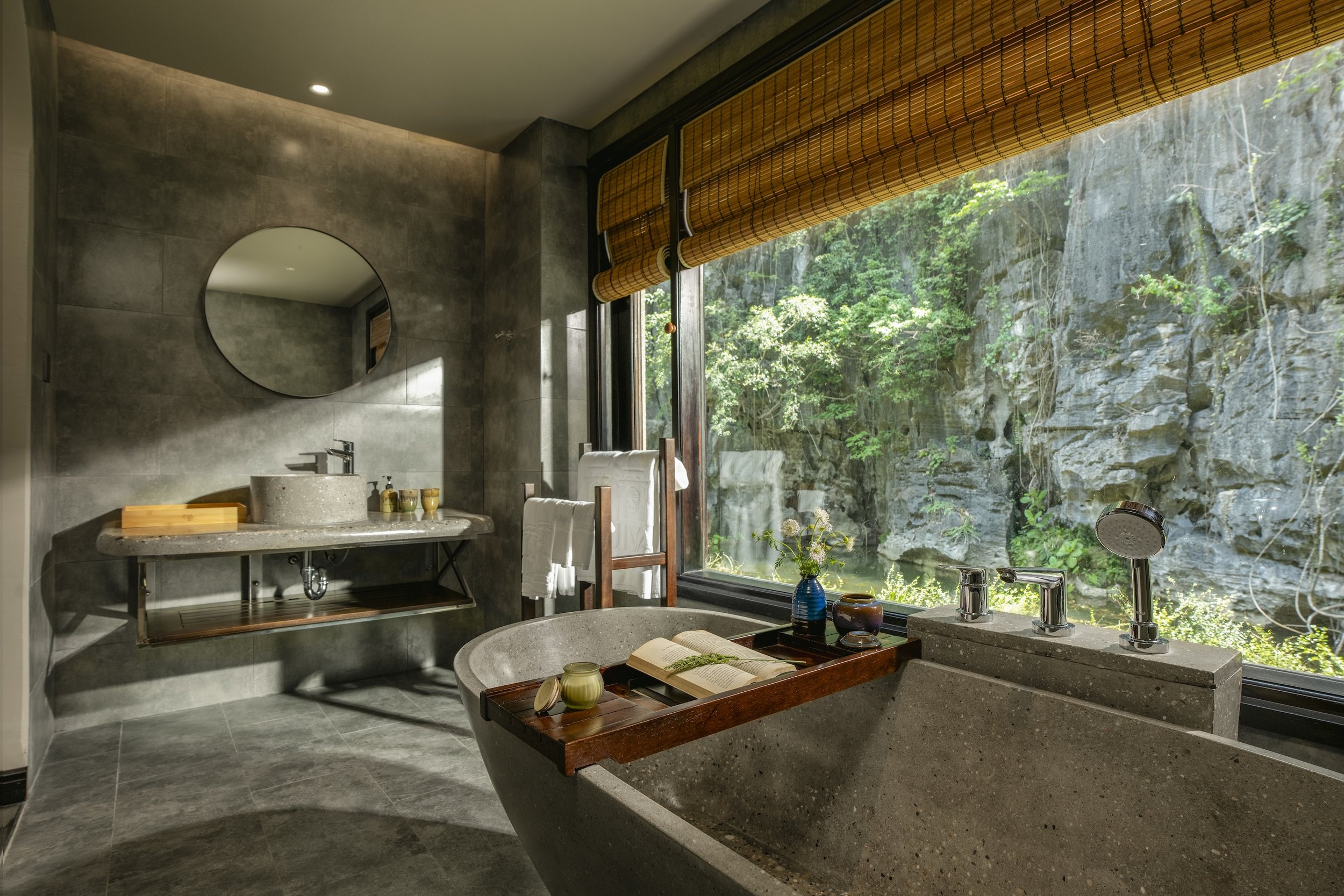 Bathroom 02.jpg (Copy)