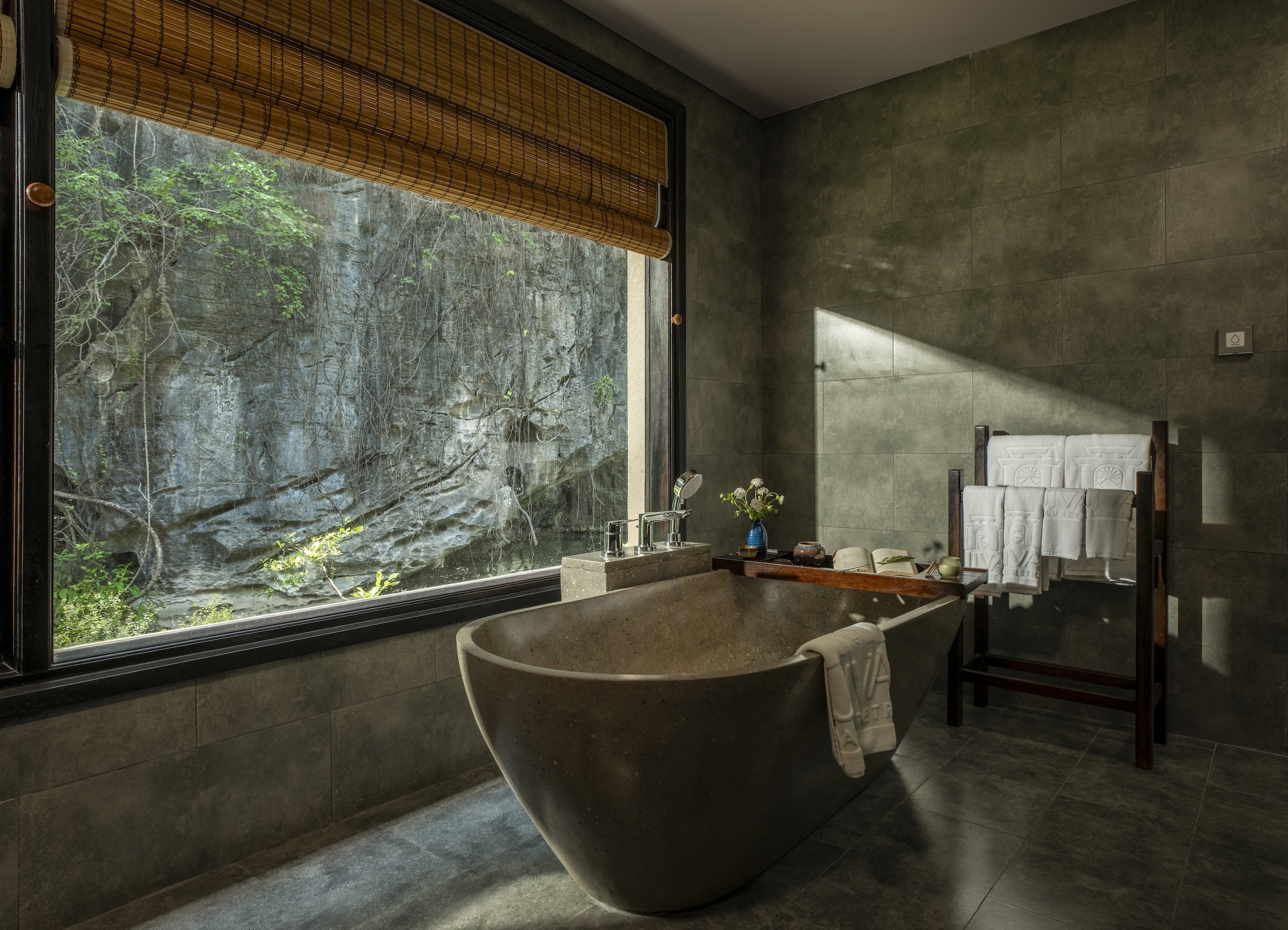 Bathroom 01.jpg (Copy)