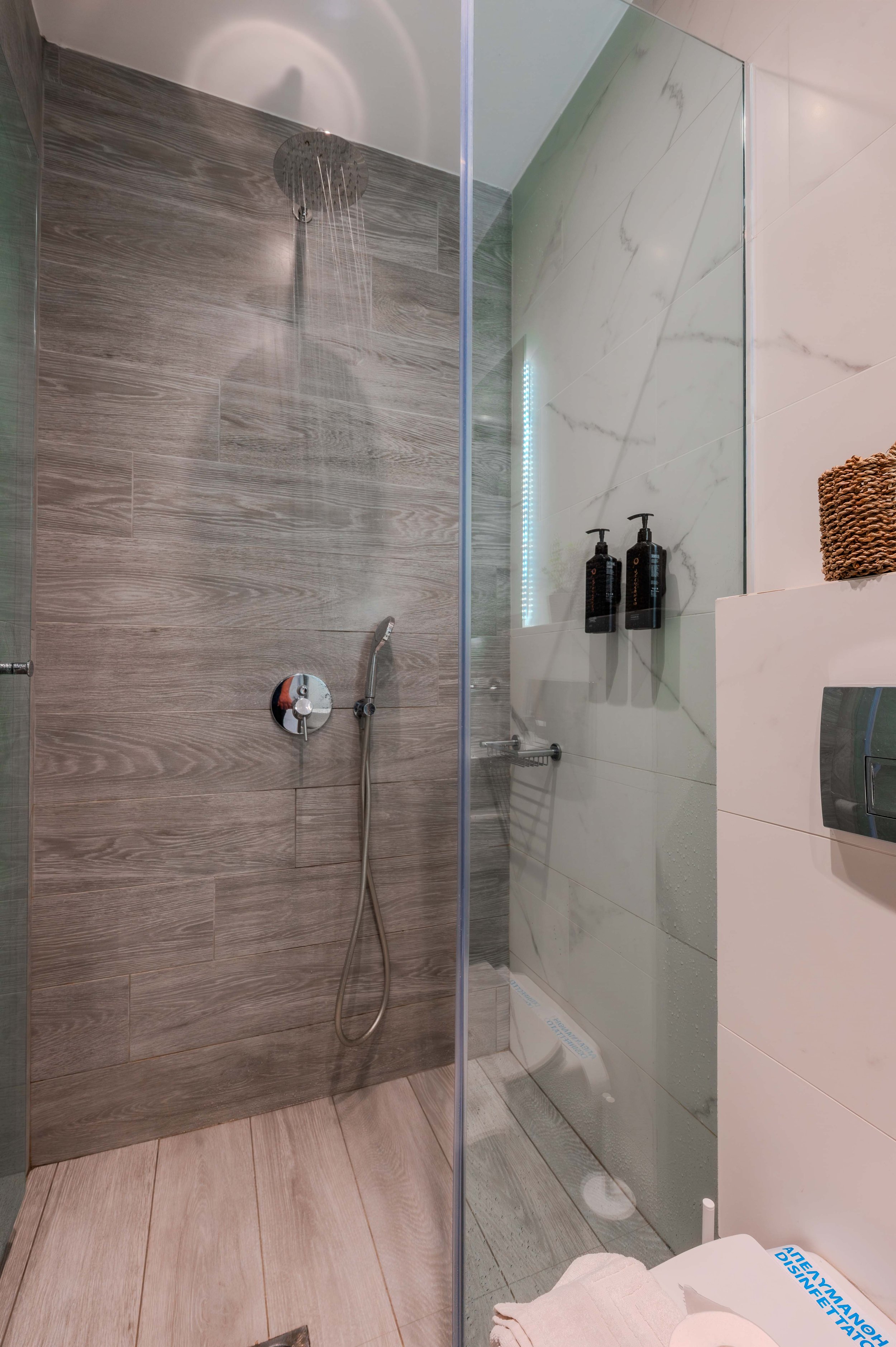superior-double-room-bathroom-thassos.JPG