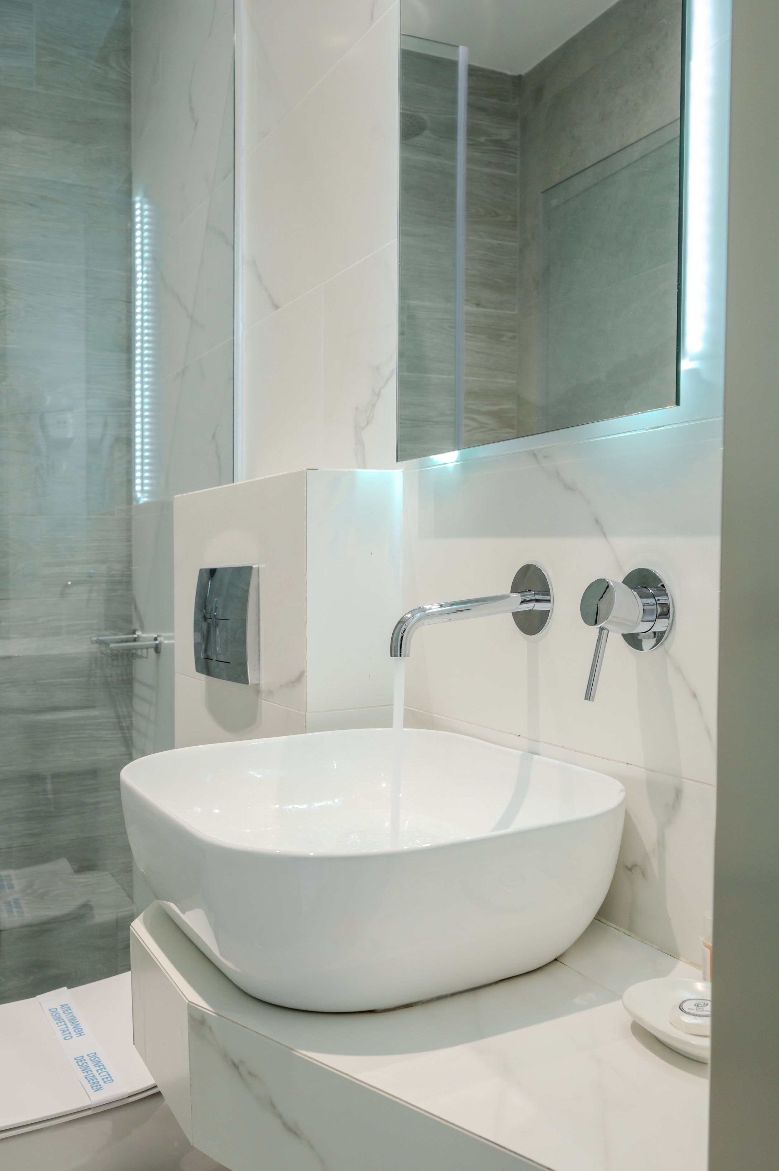 pool-view-apartment-bathroom-thassos.jpg
