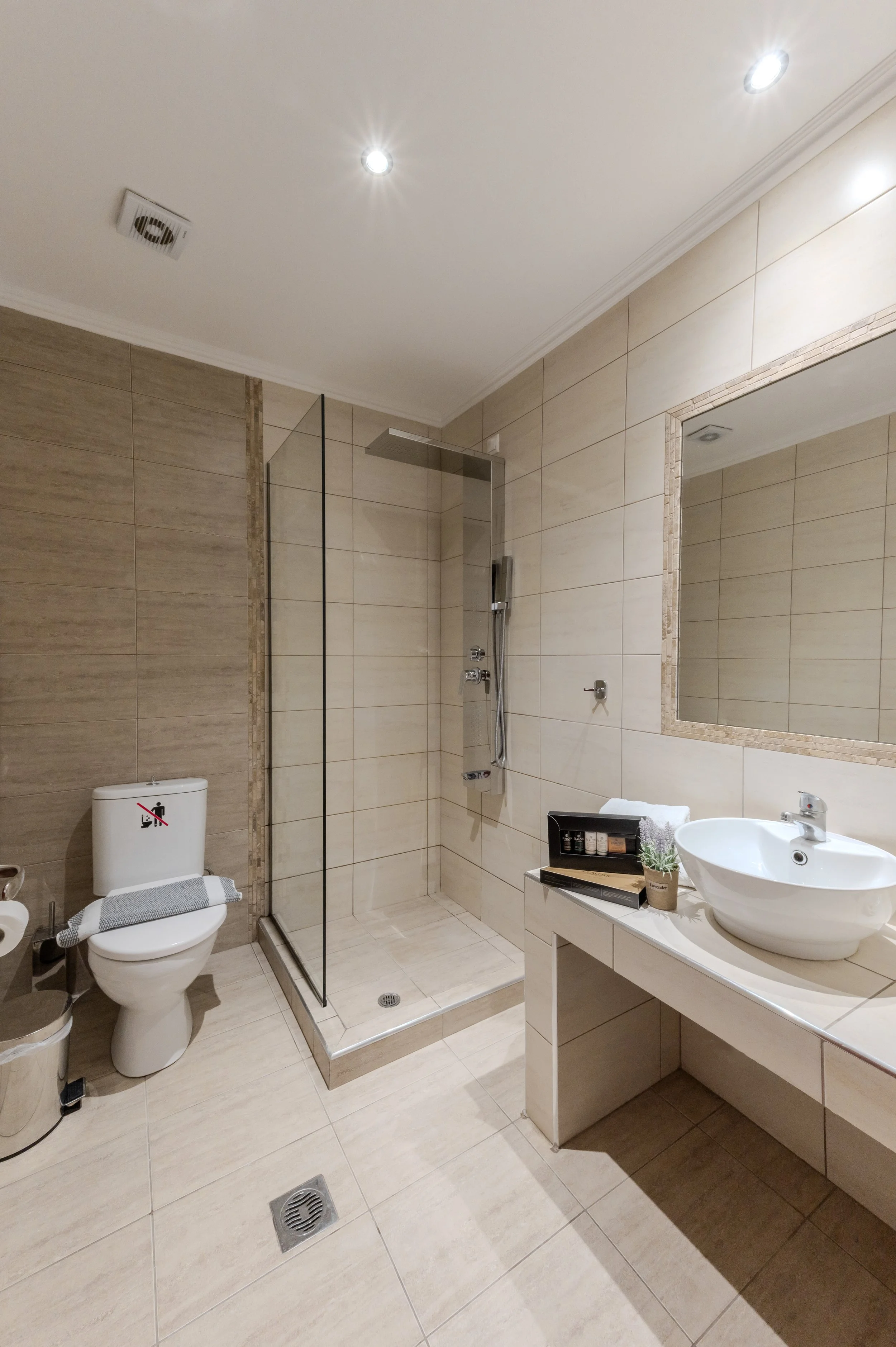 superior-suite-bathroom-thassos.jpg