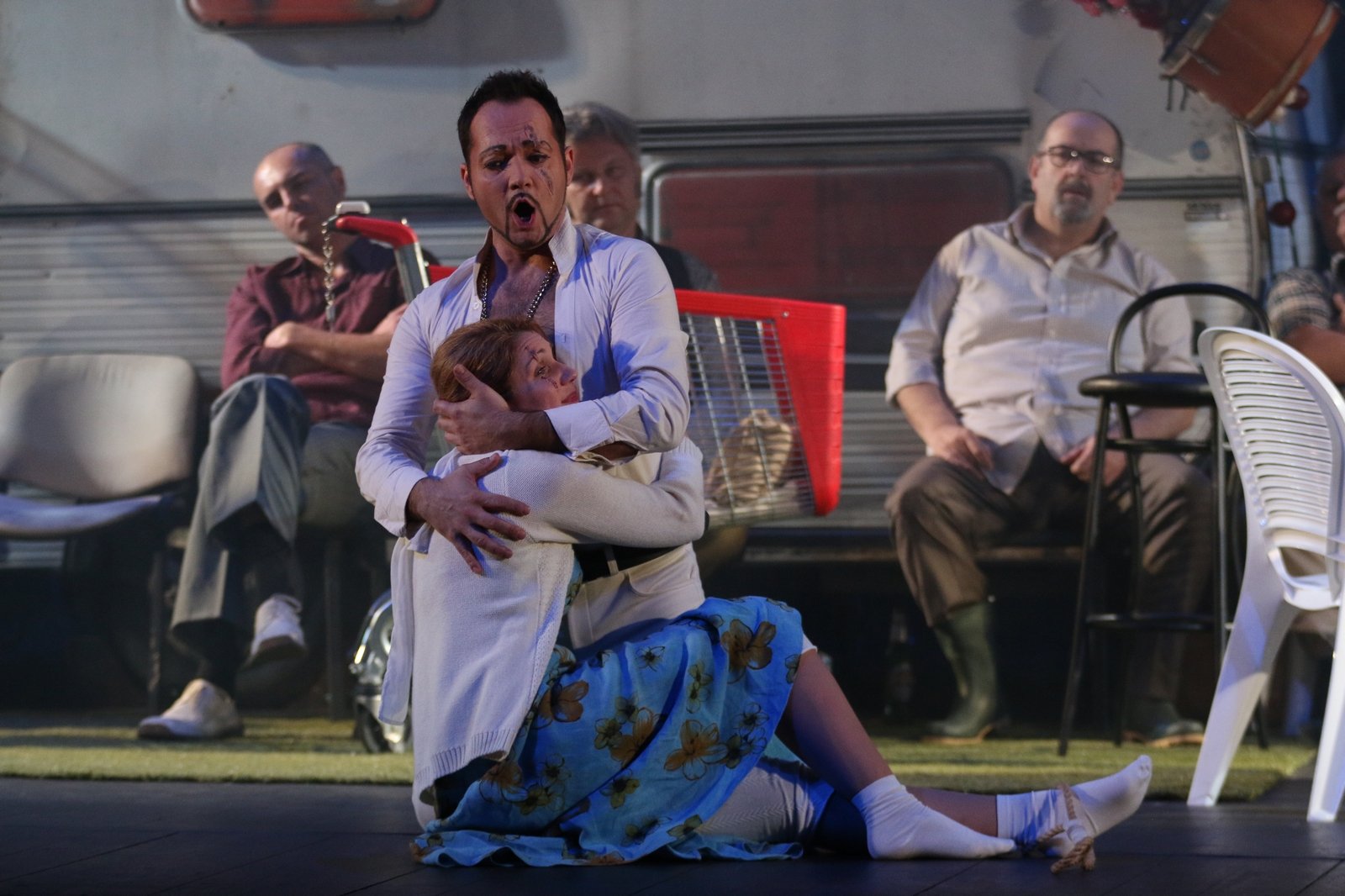 Duke of Mantua (Aljaž Farasin) and Gilda (Vanja Zelčić) and Ensamble