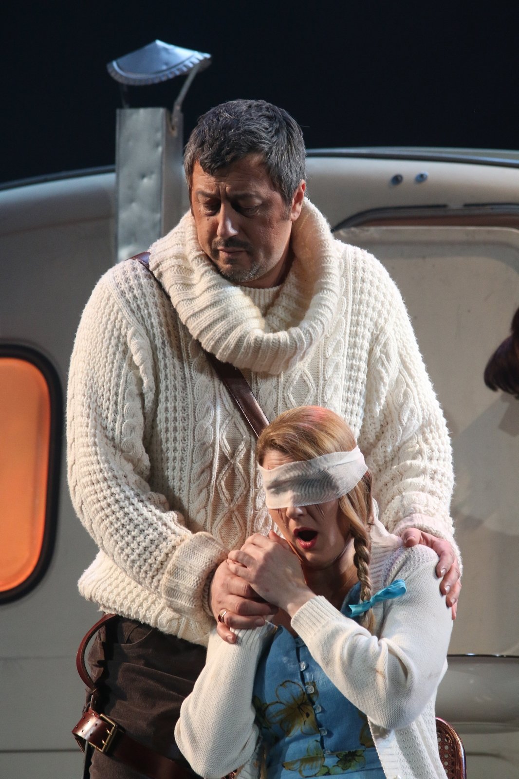 Rigoletto (Robert Kolar) and Gilda (Vanja Zelčić)