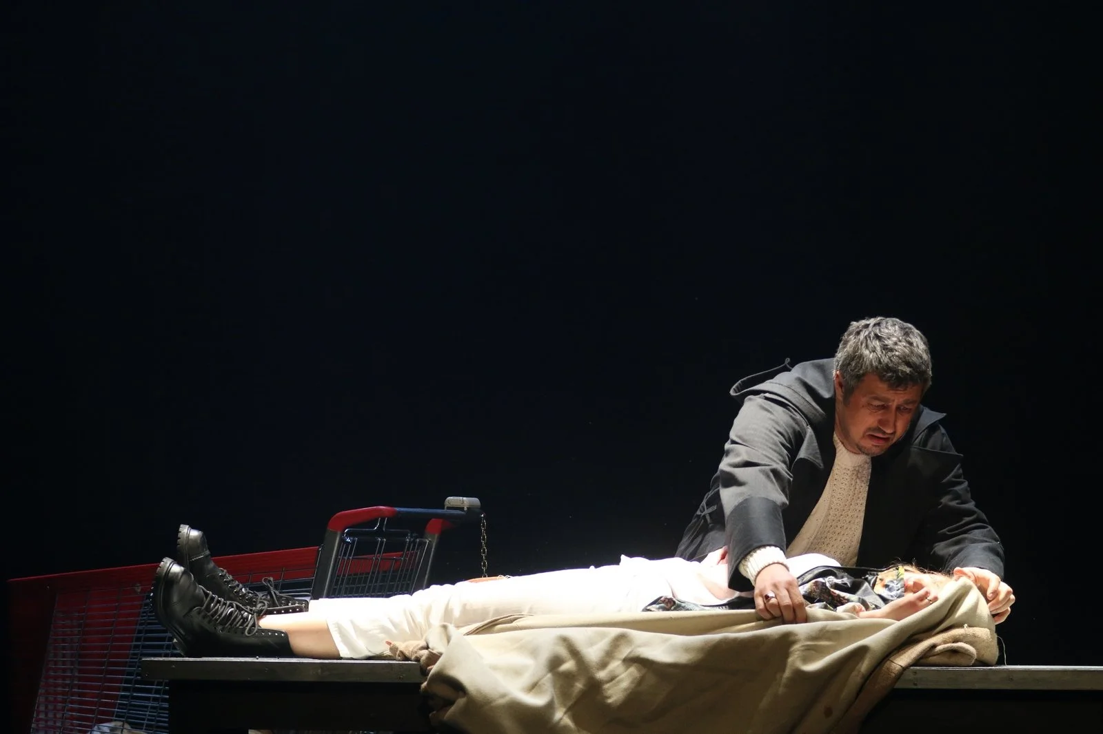 Rigoletto (Robert Kolar) and Gilda (Vanja Zelčić)