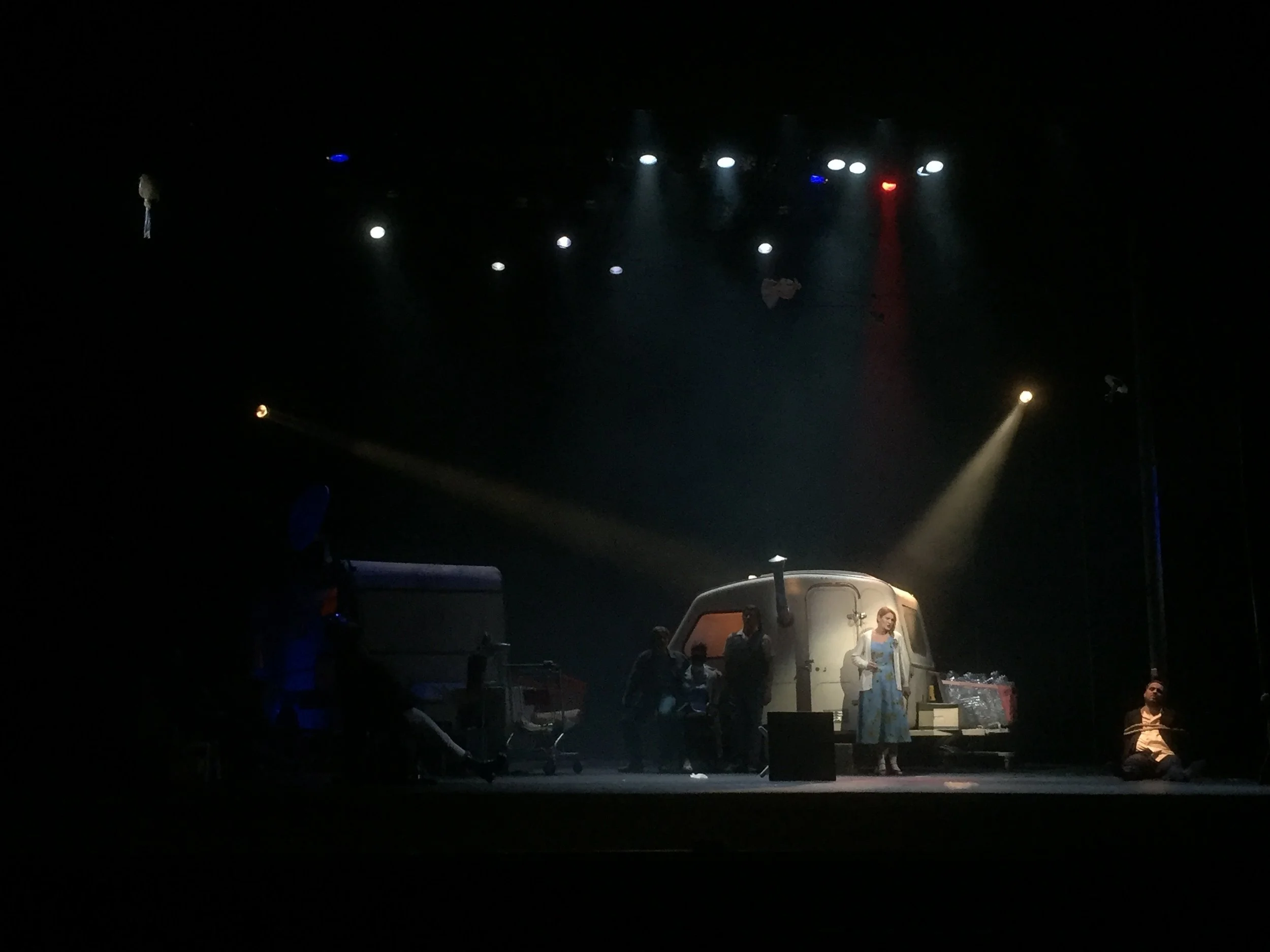 Gilda (Vanja Zelčić) and Monterone (Dario Bercich) 